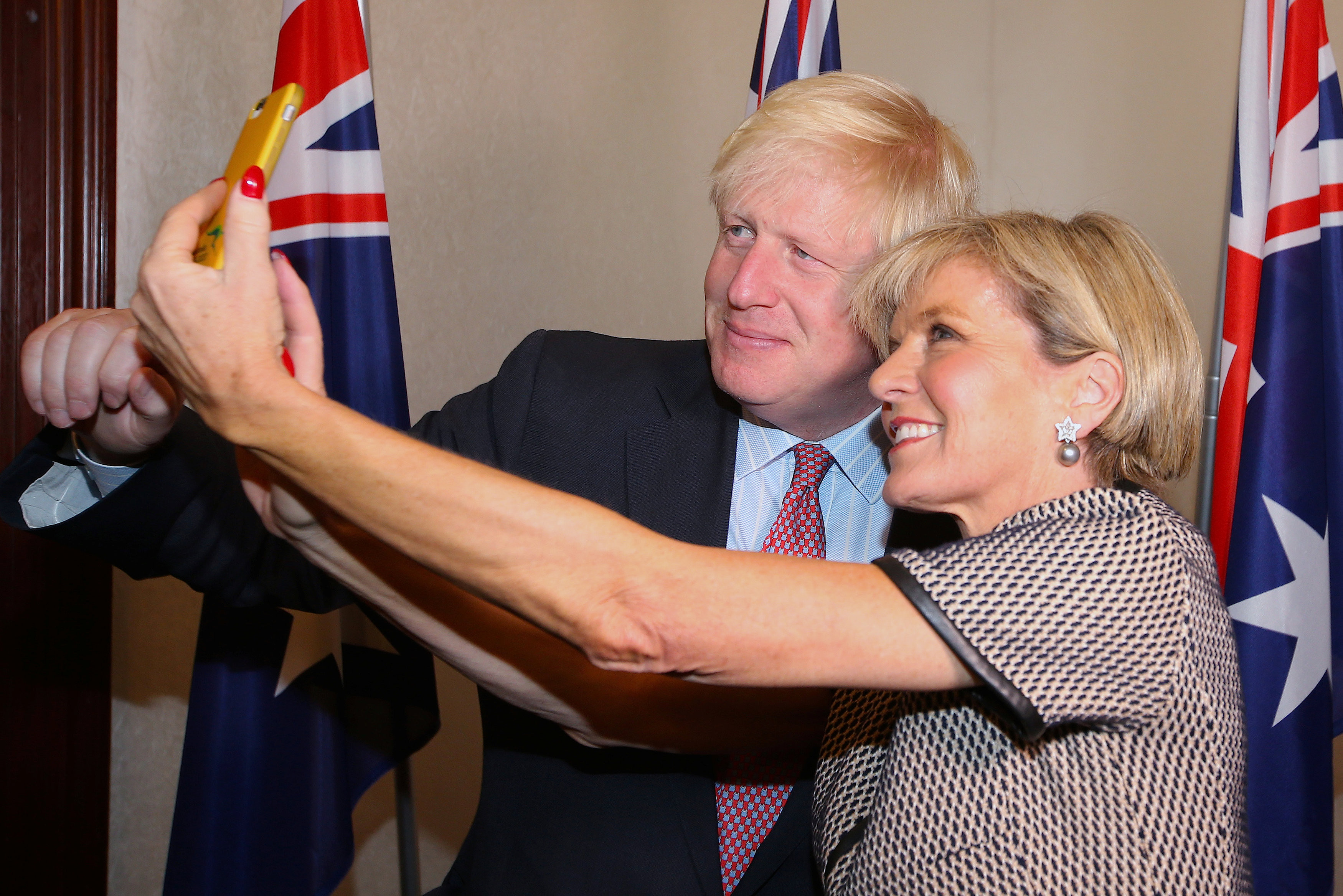Глава МИД Великобритании Борис Джонсон и глава МИД Австралии Джули Бишоп. Фото: &copy;REUTERS/Rick Rycroft