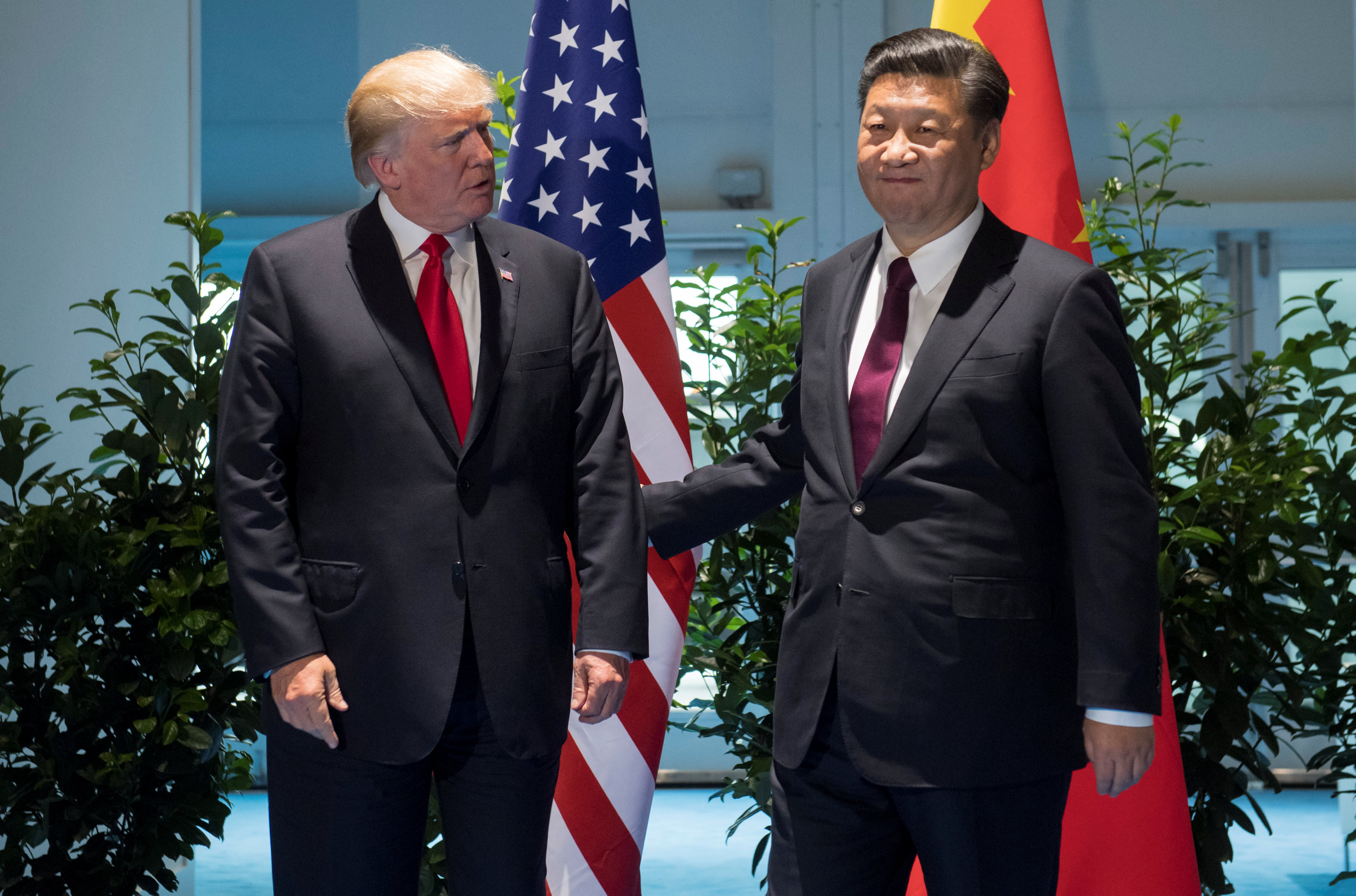Президент США Дональд Трамп и председатель КНР Си Цзиньпин на саммите G20 в Германии, 8&nbsp;июля 2017 года. Фото: &copy;&nbsp;REUTERS/Saul Loeb