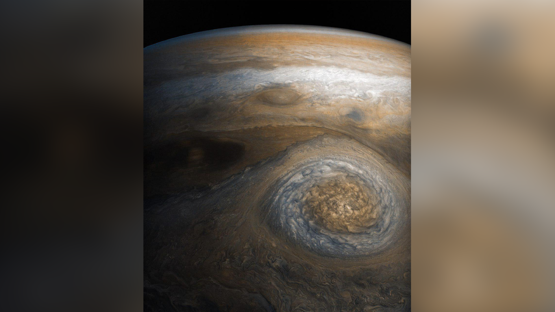 Малое красное пятно Юпитера. Фото: &copy; NASA, обработка&nbsp;Gerald Eichst&auml;dt/Se&aacute;n Doran
