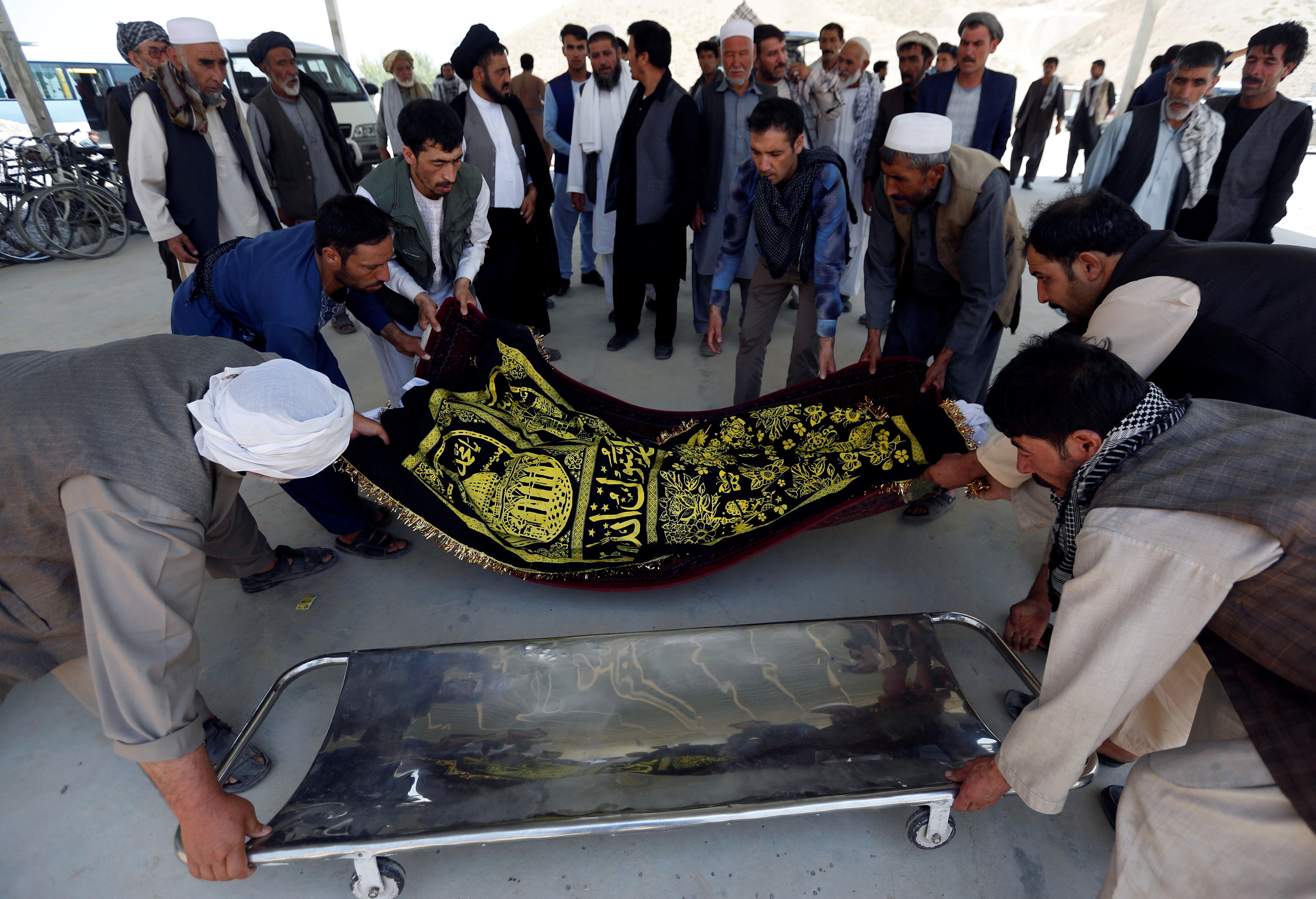Похороны погибшего во время одной из террористических атак в Кабуле. Фото: &copy;&nbsp;REUTERS/Mohammad Ismail