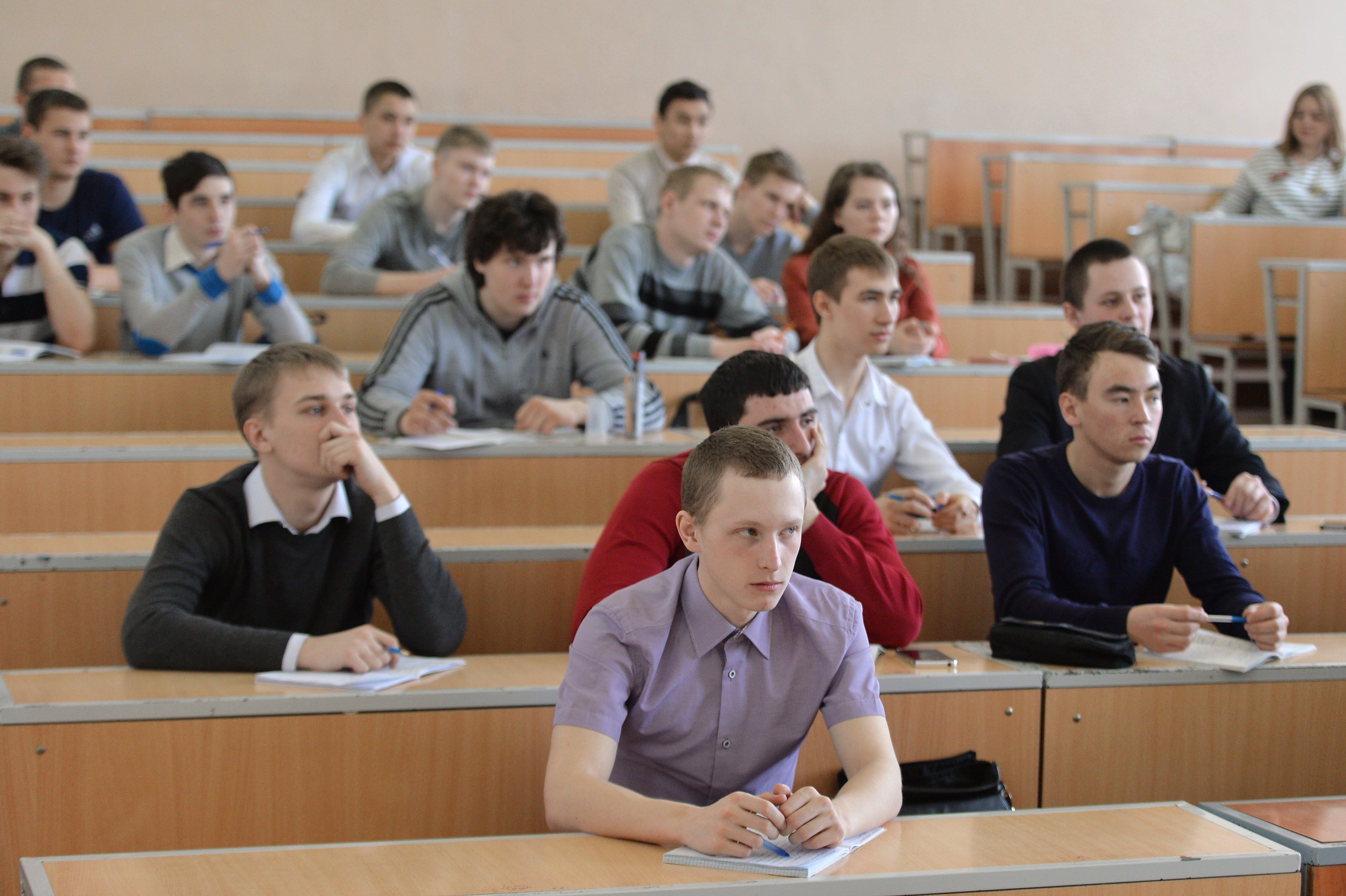 Училась в университете и живем. Студенты в вузе. Университеты России студенты. Высшего образования в России. Студенты колледжей и вузов.