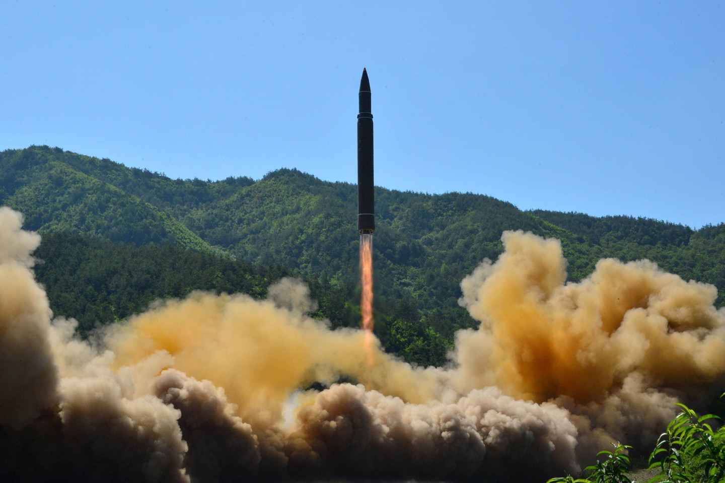 Запуск баллистической ракеты&nbsp;Hwasong-14. Фото: &copy;&nbsp;KNCA/REUTERS