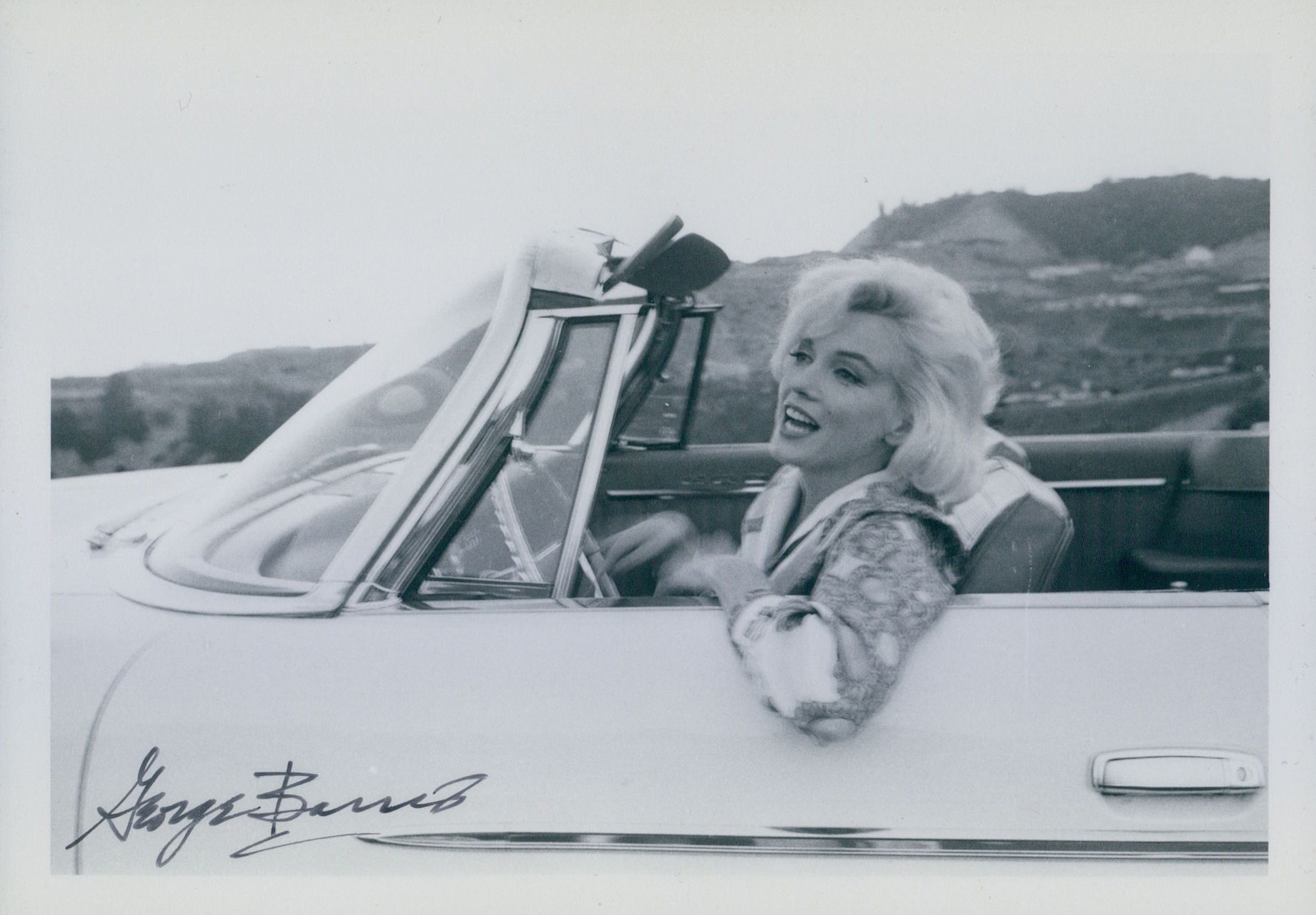 Одна из выставленных на продажу фотографий Мэрилин Монро с автографом автора. Фото: &copy; Аукционный дом Paddie8