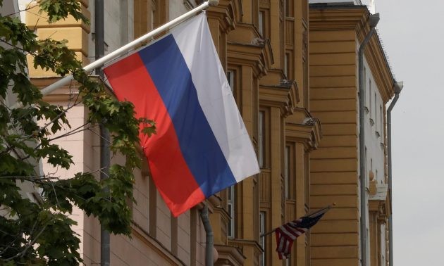 Флаги России и США. Фото: &copy; REUTERS/Tatyana Makeyeva