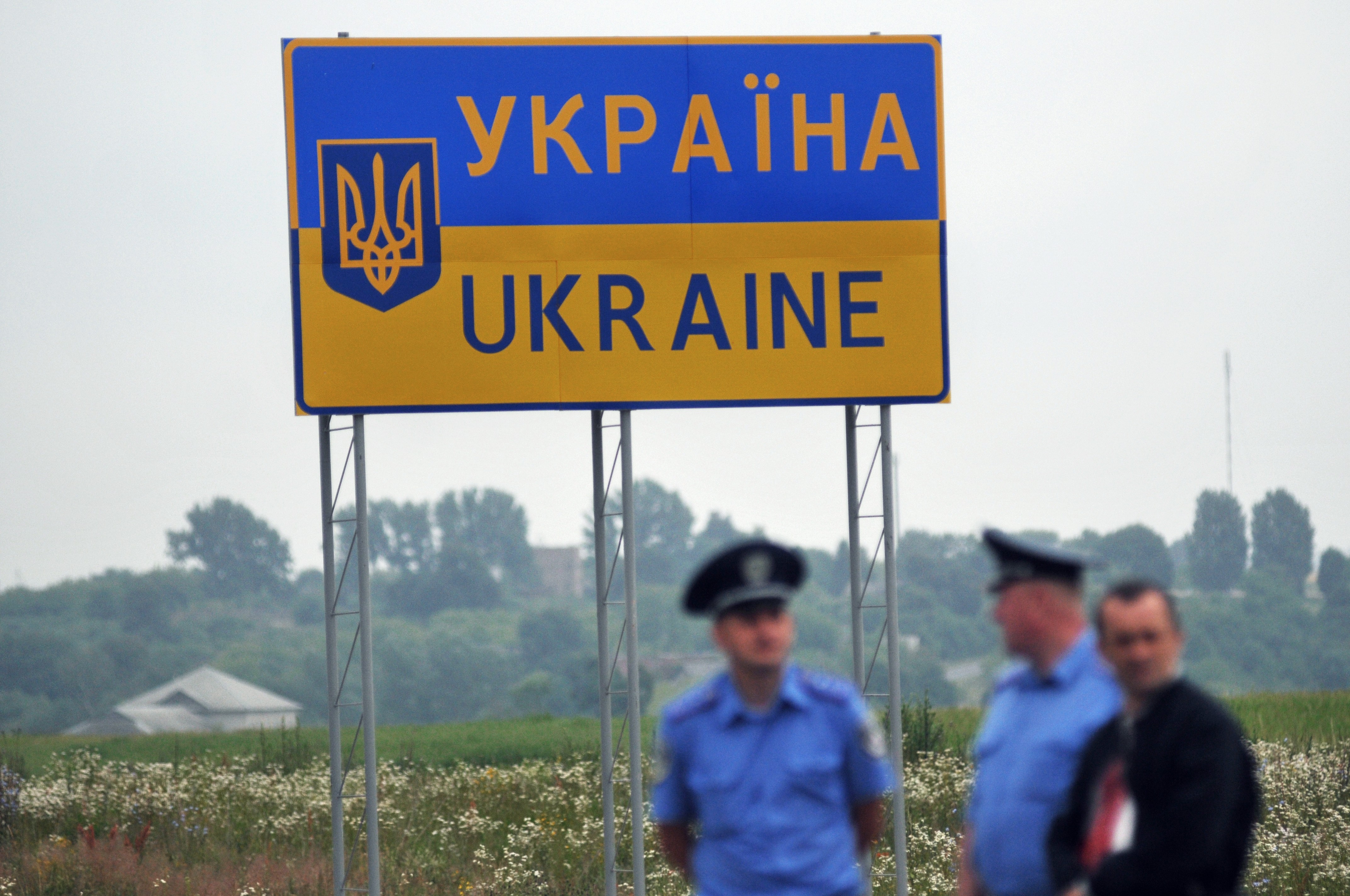 Дорожный знак, обозначающий территорию Украины. Фото: &copy; РИА Новости/Павел Паламарчук