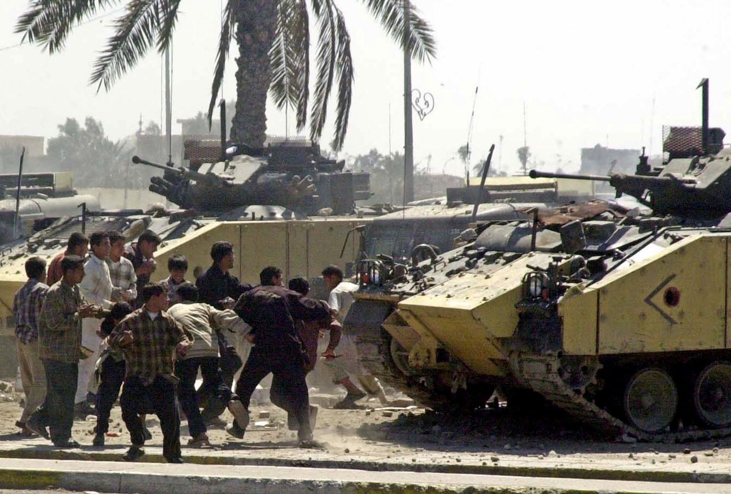 Британская бронетехника в Ираке. Фото: &copy; Reuters/Atef Hassan