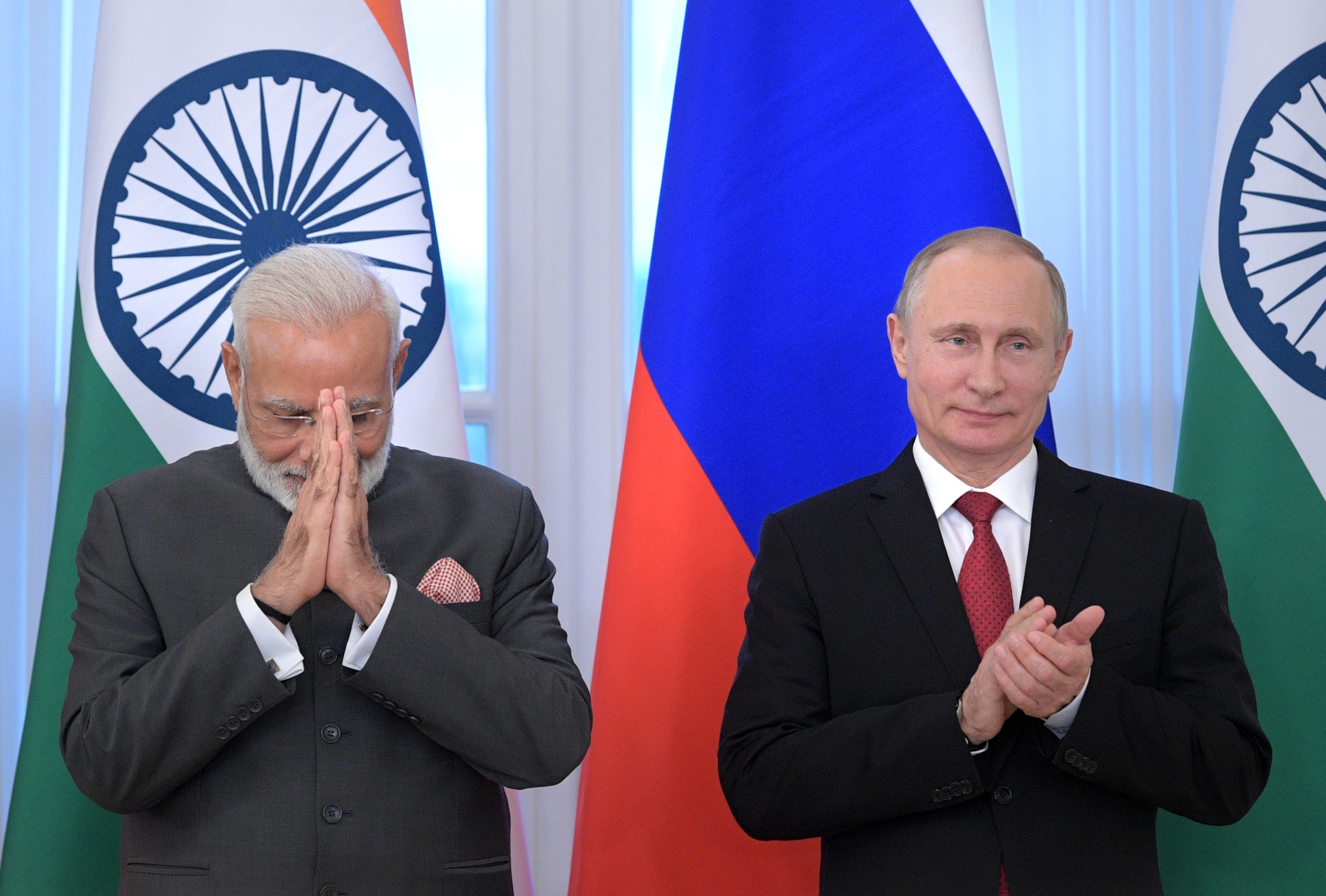 Президент РФ Владимир Путин и премьер-министр Индии Нарендра Моди (слева)
Фото: &copy; РИА Новости/Алексей Дружинин