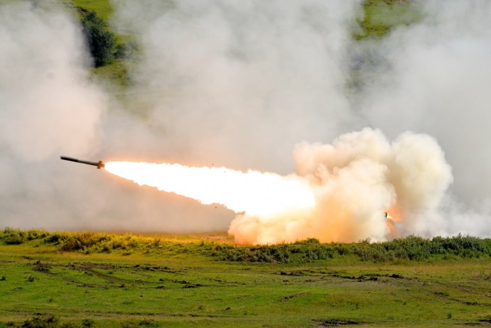 Ракетно-артиллерийская система HIMARS. Фото: &copy; Twitter/Defense News&rlm;