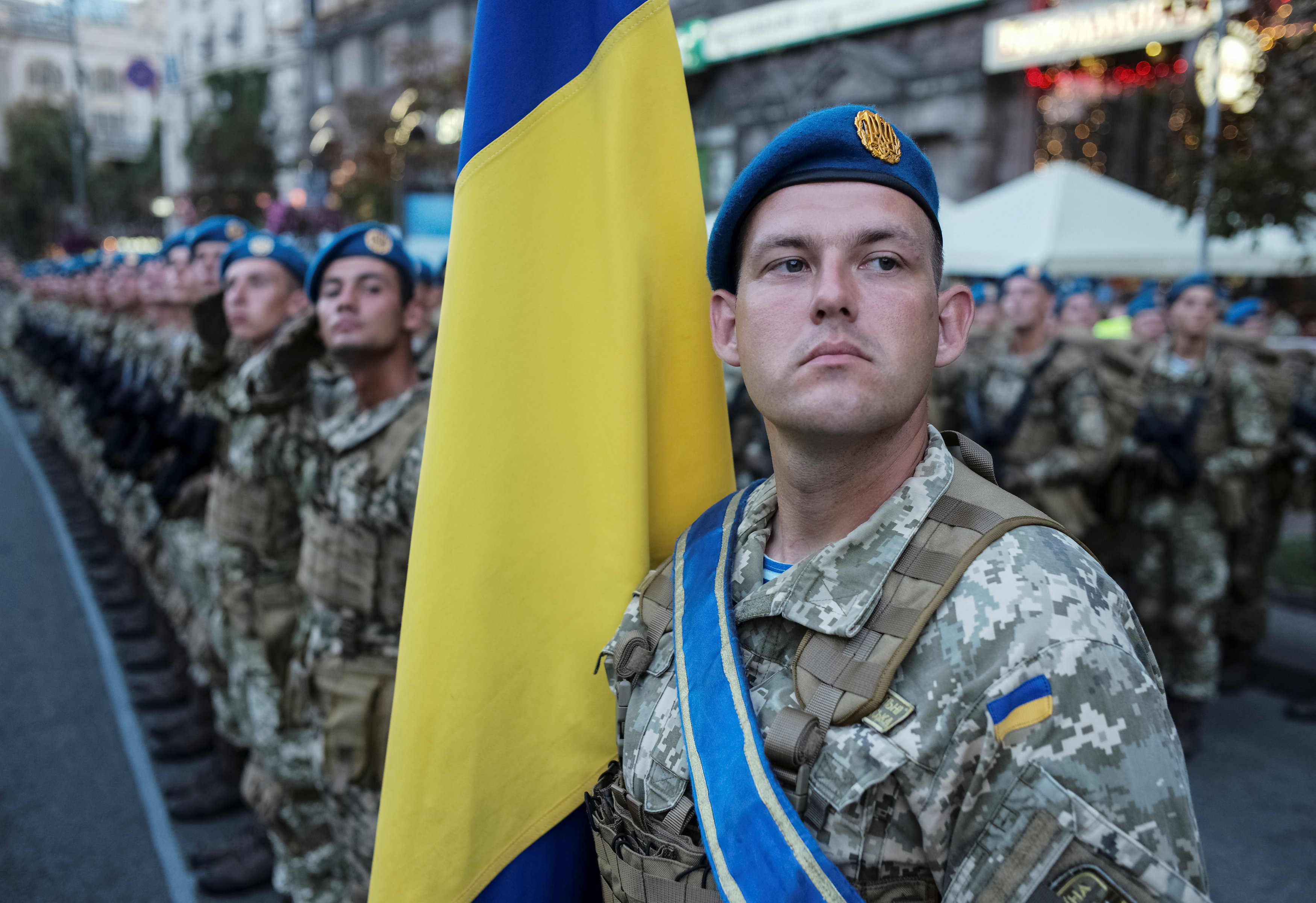 Военнослужащий на репетиции парада в честь Дня независимости Украины. Фото: &copy; REUTERS/Gleb Garanich