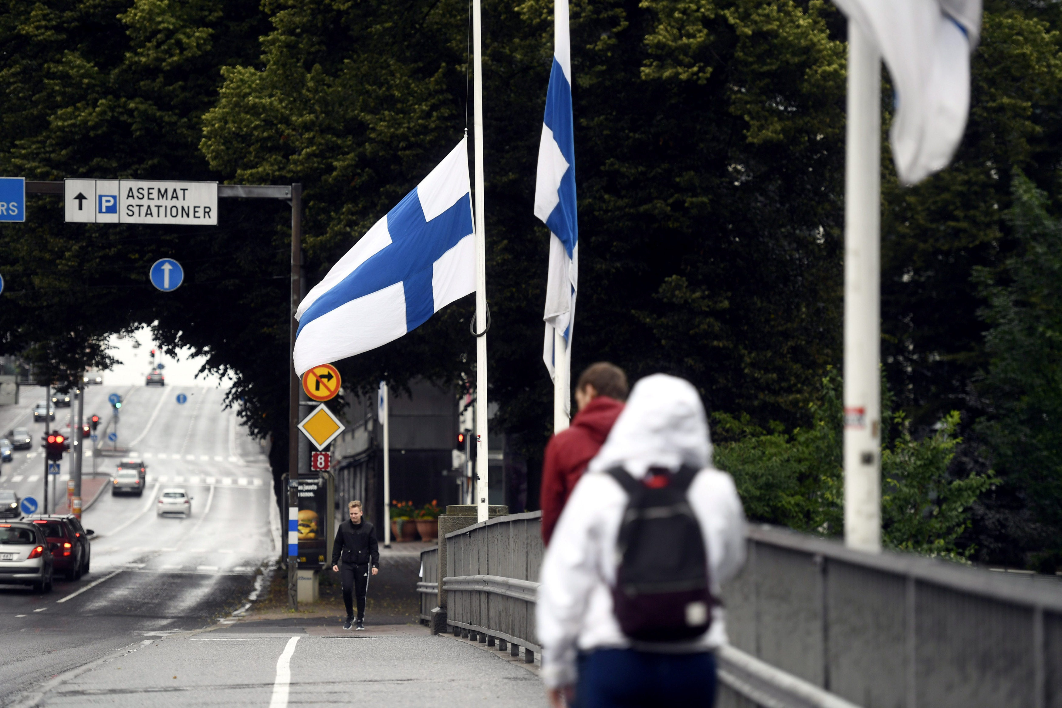 Флаги ФИнляндии приспущены в связи с трагедией в Турку. Фото &copy;&nbsp;Lehtikuva/Vesa Moilanen via REUTERS