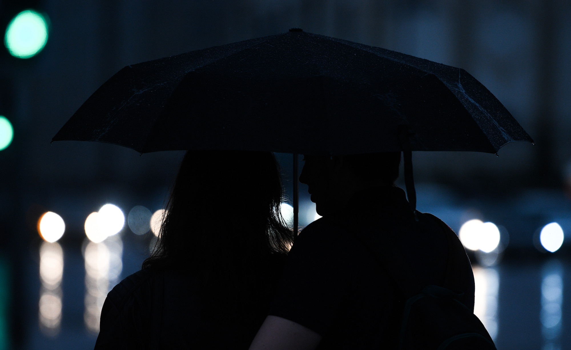 Пара под зонтом. Фото: &copy; РИА Новости/Владимир Астапкович