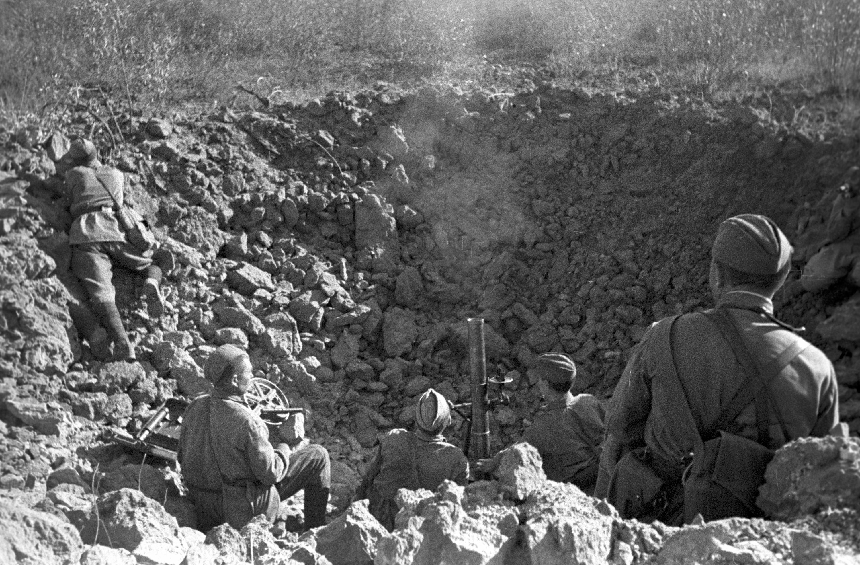 Последние дни великой отечественной войны. Советские солдаты в окопах 1941.