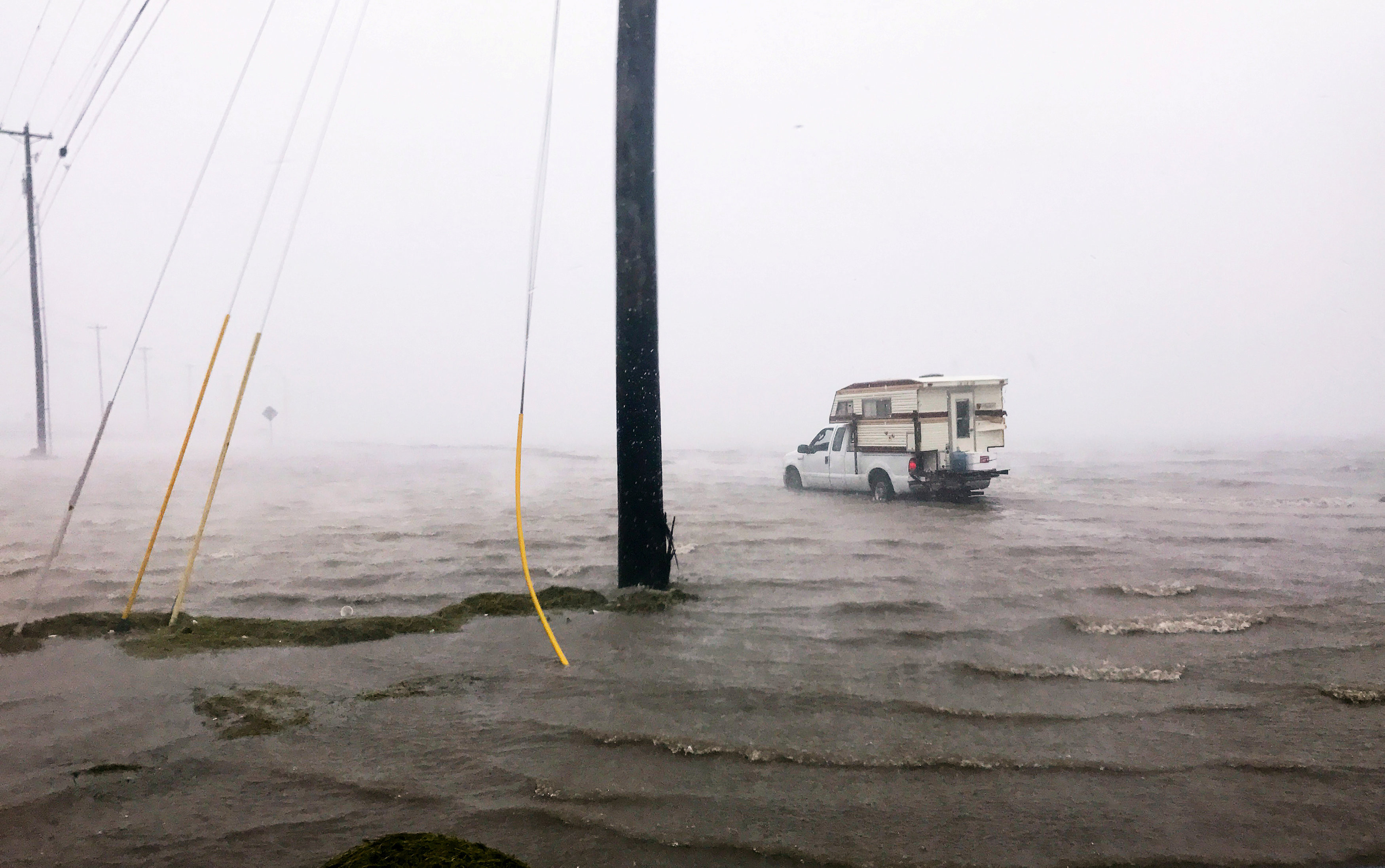 Урагану "Харви" присвоена четвёртая категория по пятибальной шкале. Фото: &copy; REUTERS/Brian Thevenot