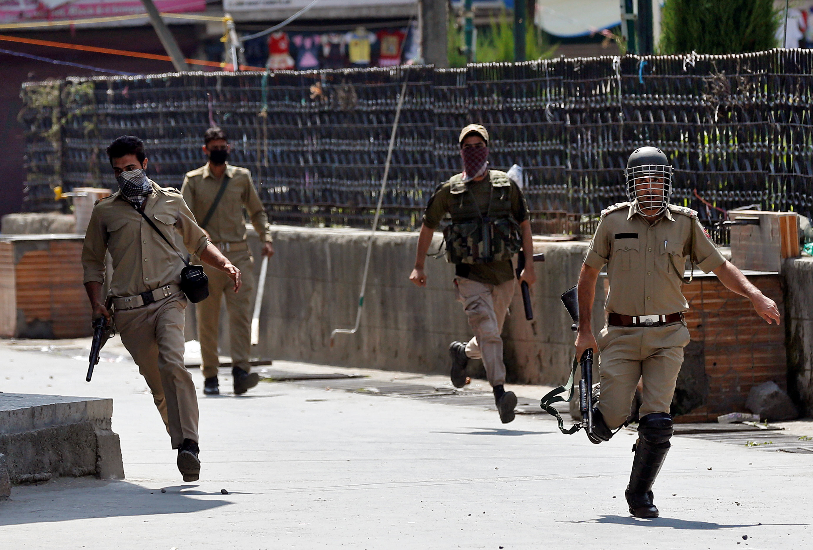 Полицейские в Индии. Фото: &copy; REUTERS/Danish Ismail
