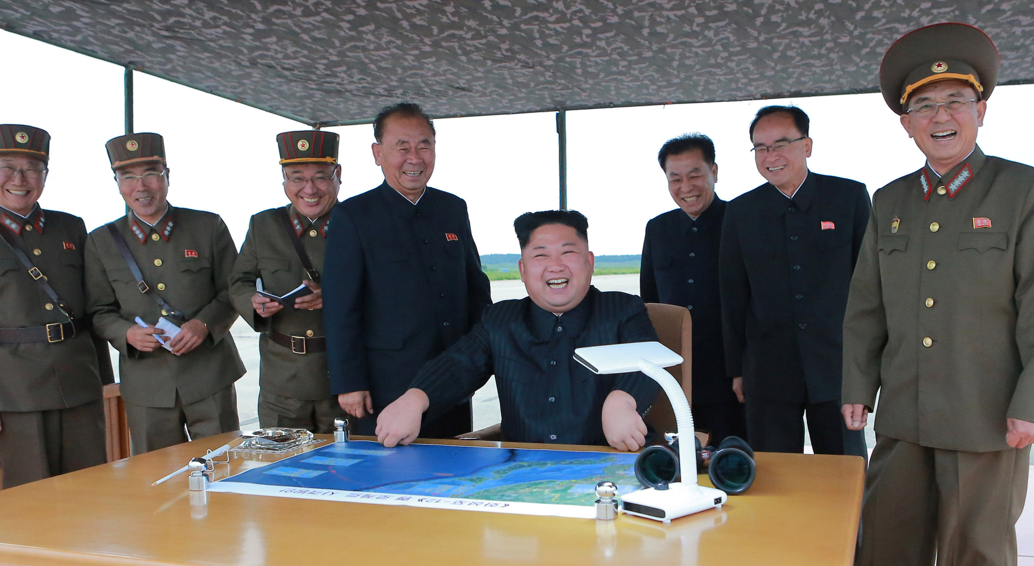 Лидер КНДР Ким Чен Ын в окружении генералов. Фото: &copy;&nbsp;KCNA/REUTERS
