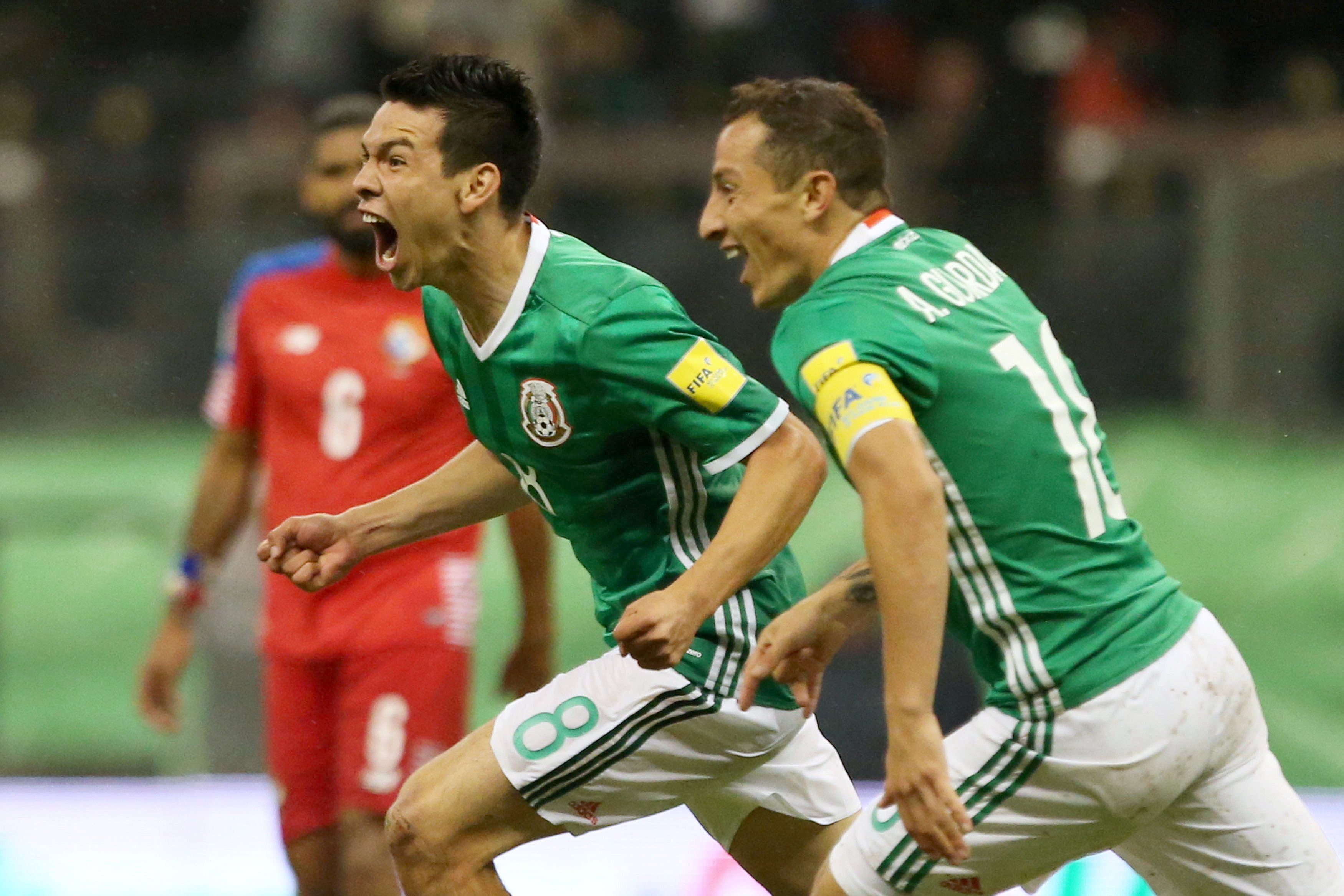 Игроки сборной Мексики празднуют забитый в ворота команды соперников гол. Фото: &copy; REUTERS/Edgard Garrido