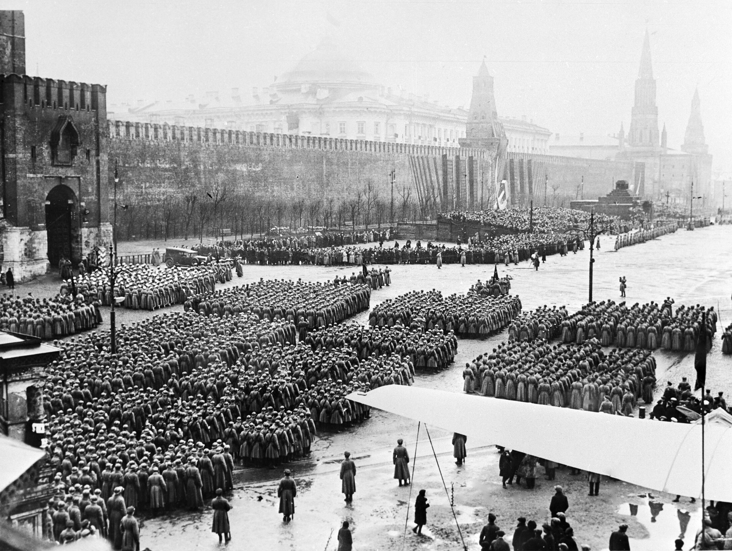 1929 год. Участники военного парада на Красной площади во время празднования годовщины Октябрьской революции. Фото: © РИА Новости