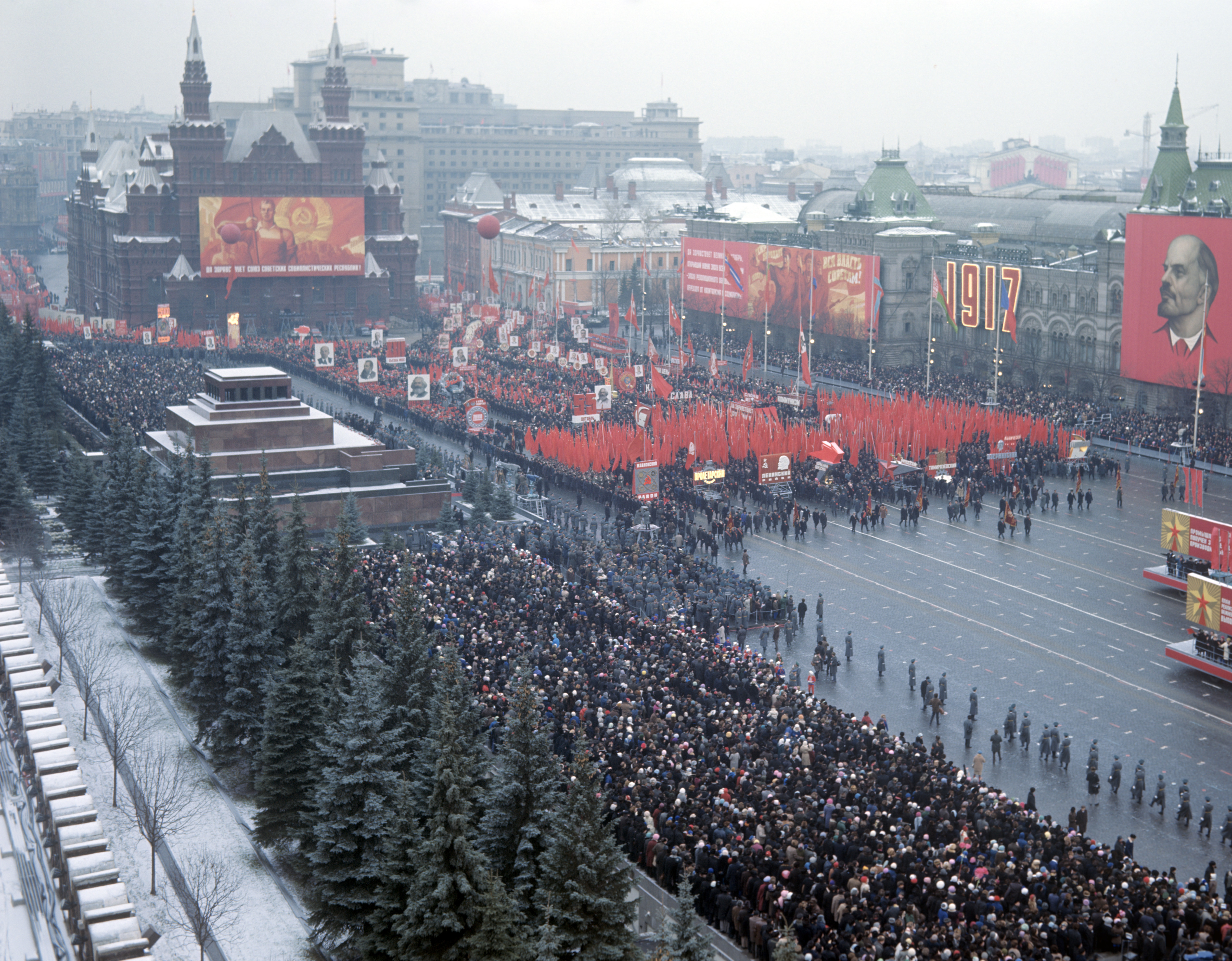1972 год. Празднование 55-й годовщины Великой Октябрьской социалистической революции. Военный парад на Красной площади. Фото: © РИА Новости/Иван Денисенко