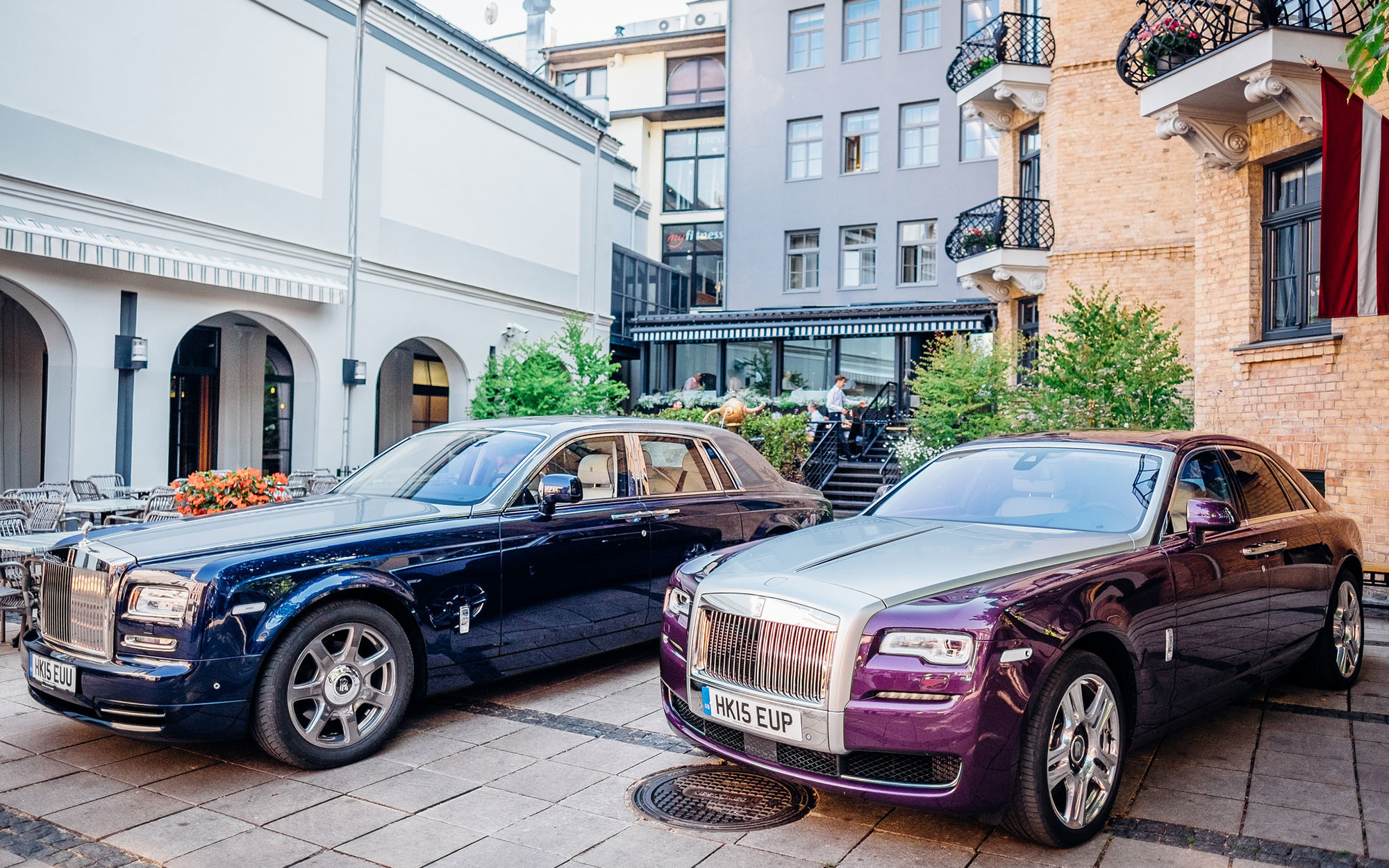 Перечень автомобилей под налог на роскошь. Rolls Royce Ghost 2015. Rolls Royce Ghost Mansory. Право на роскошь. Rolls Royce Phantom параметры дисков.