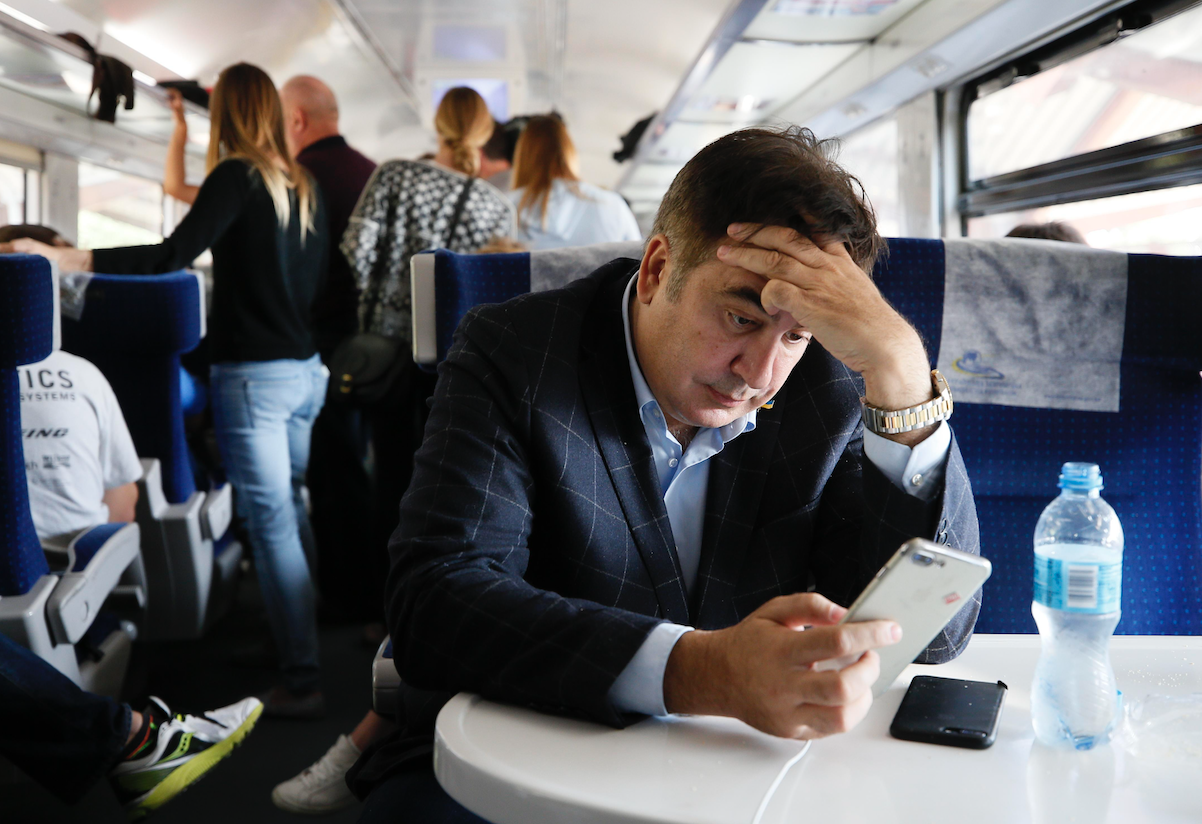 Махиал Саакашвили в вагоне поезда&nbsp; Фото &copy; REUTERS/ Gleb Garanich