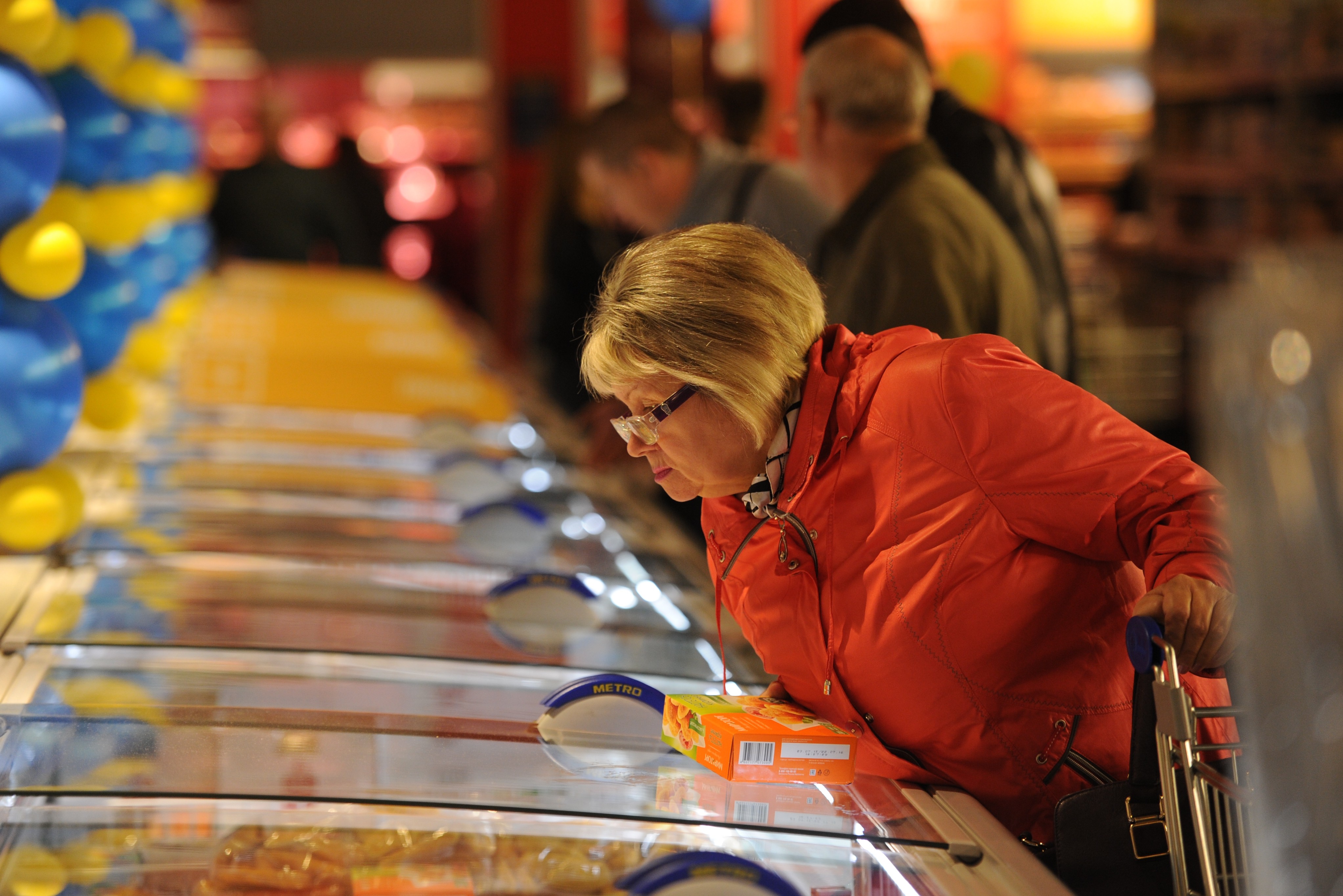 Покупательница в супермаркете. Фото: &copy; РИА Новости/Кирилл Каллиников