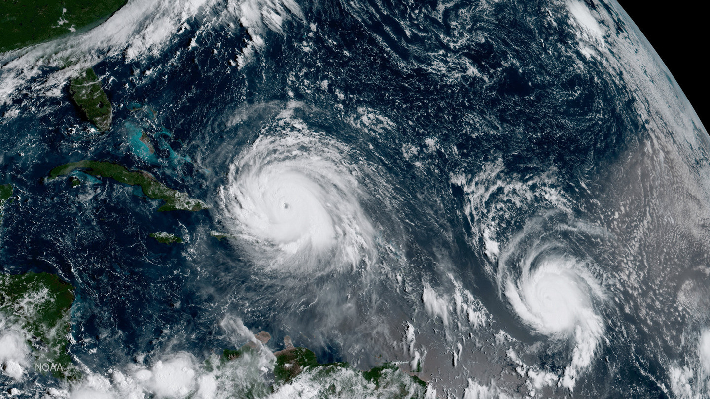 Ураган "Ирма" и ураган "Хосе" в Атлантике на снимке со спутника. Фото &copy; REUTERS


