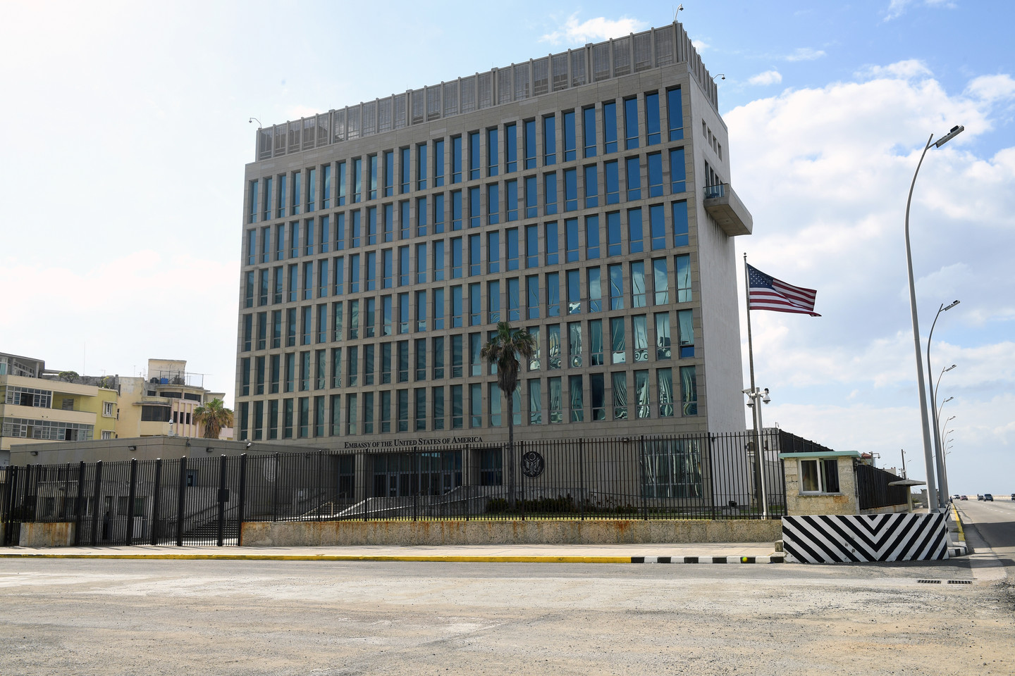 Здание посольства США на Кубе в Гаване. Фото: &copy; РИА Новости/Михаил Воскресенский





