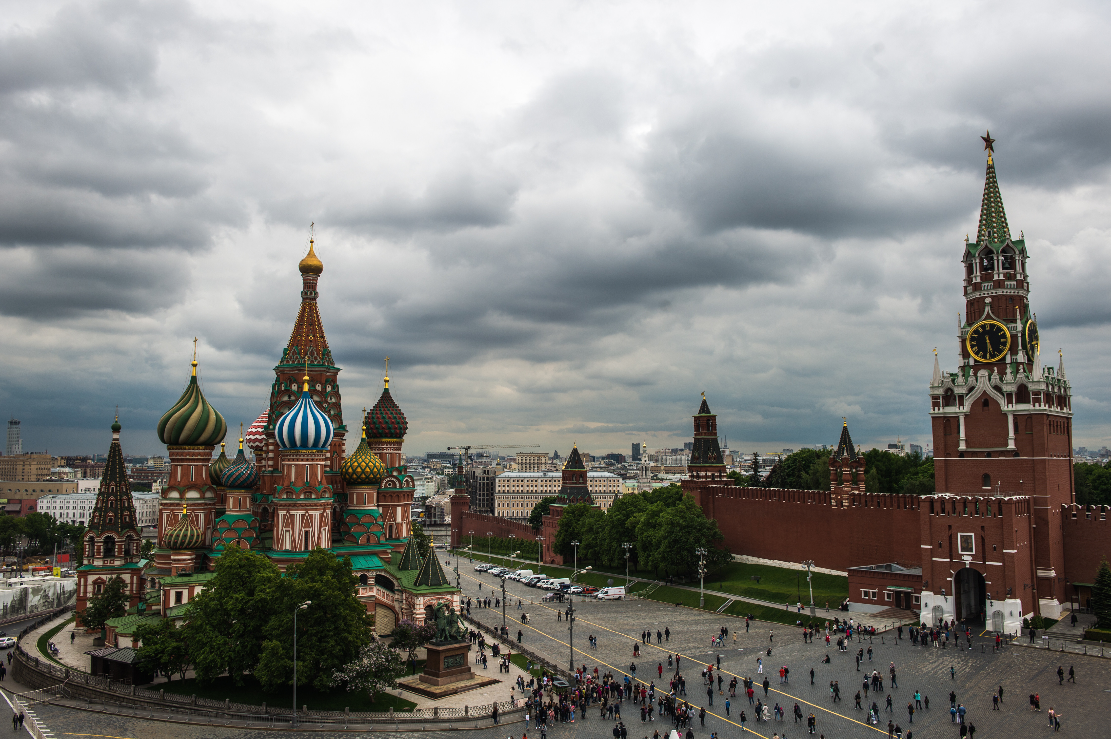 Кремль это. Москва Кремль храм Василия Блаженного. Московский Кремль, красная площадь, собор Василия Блаженного. Кремль и красная площадь и храм Василия Блаженного. Москва вид на Кремль собор Василия Блаженного.