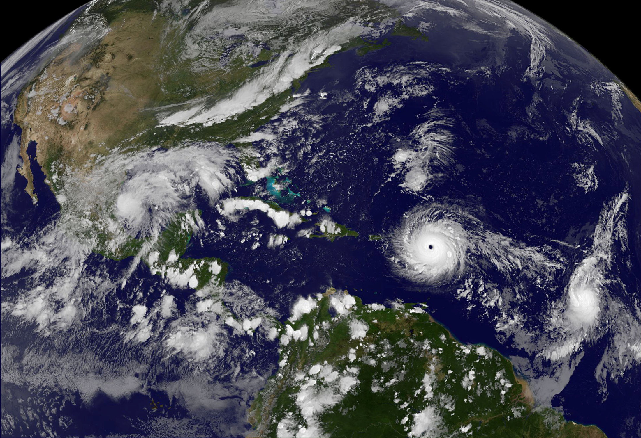 Ураган. Фото &copy; REUTERS/NASA