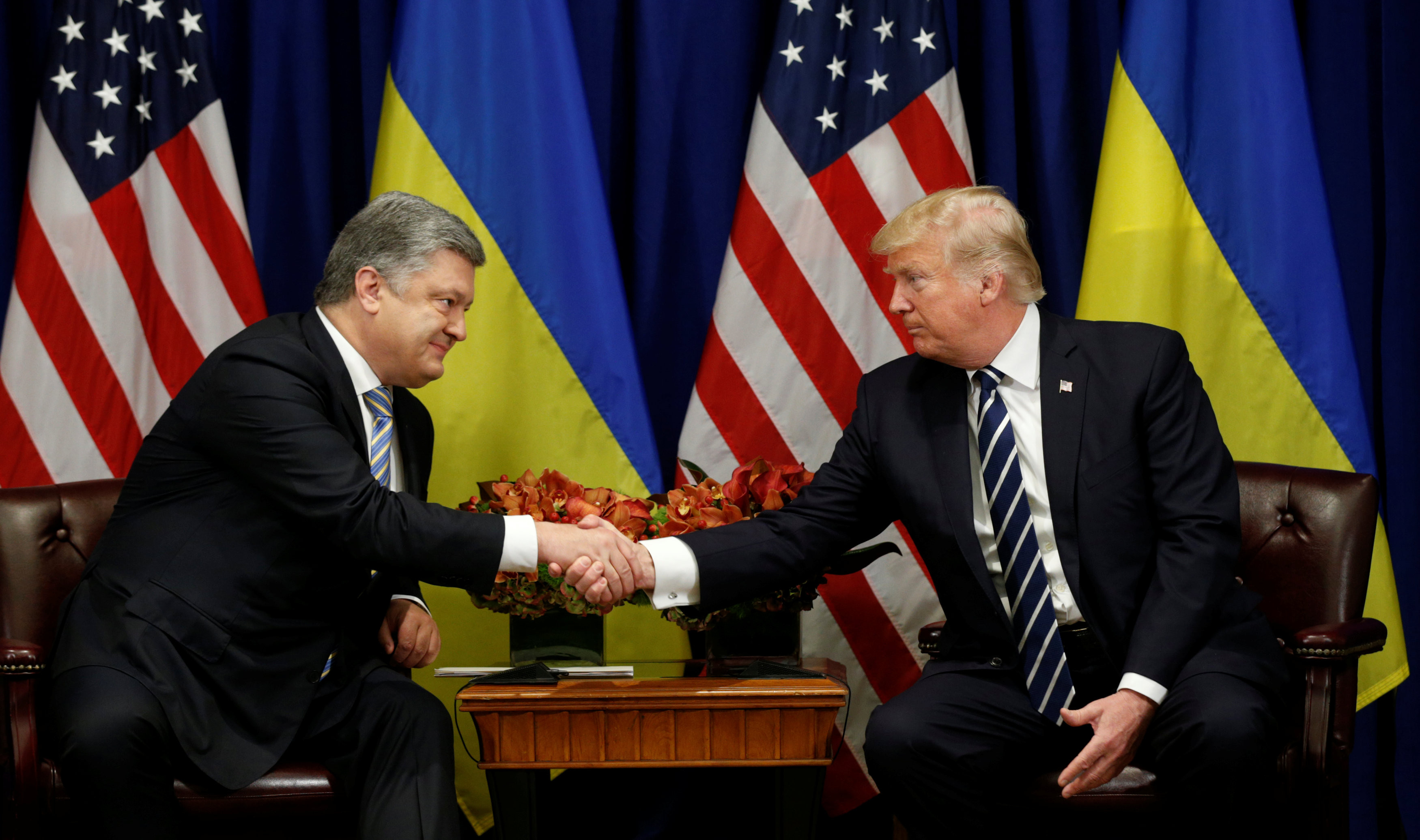 Президент Украины Петр Порошенко (слева) и президент США Дональд Трамп. Фото: &copy; REUTERS/Kevin Lamarque