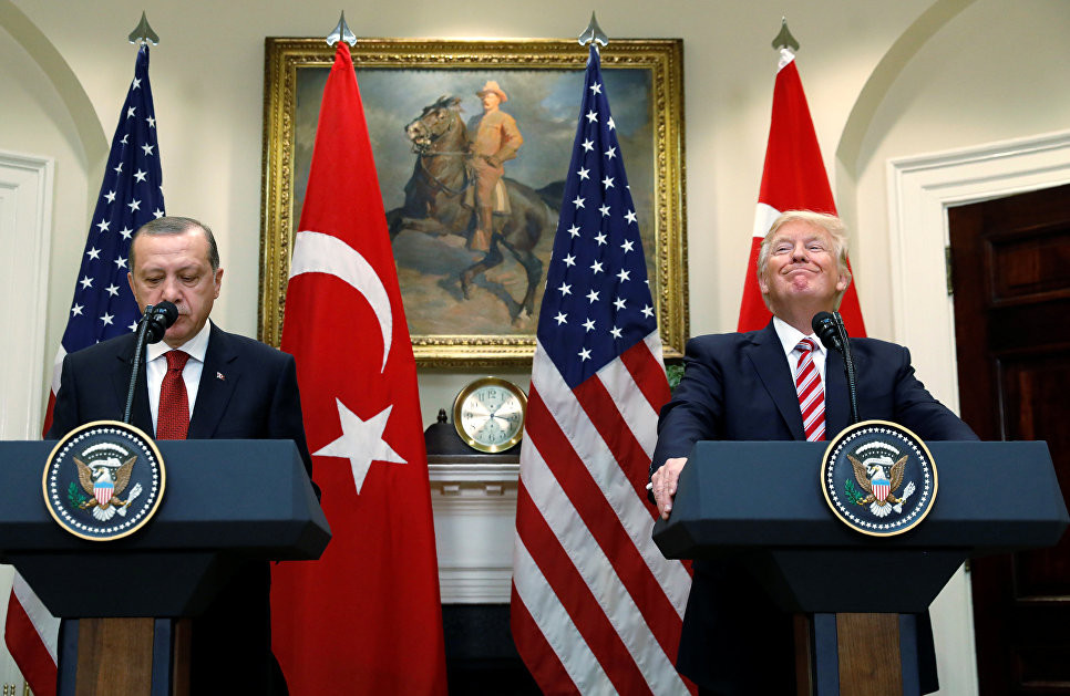 Президент Турции&nbsp;Реджеп Тайип Эрдоган и президент США Дональд Трамп. Фото: &copy; REUTERS/Kevin Lamarque