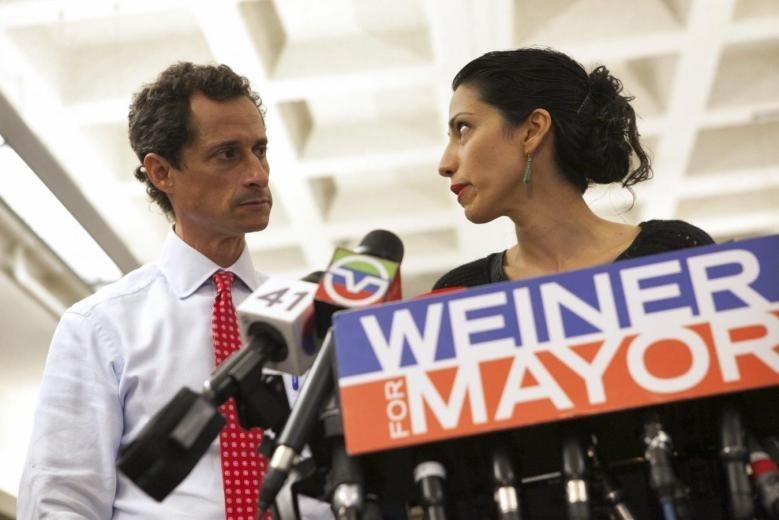 Энтони Вейнер и его супруга Хума Абедин, Нью-Йорк, 2013 год. Фото: REUTERS/Eric Thayer