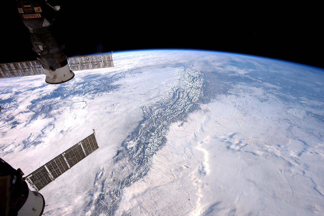 Фотография Скалистых гор, сделанная астронавтом ЕКА Тома Песке. Фото: &copy; NASA