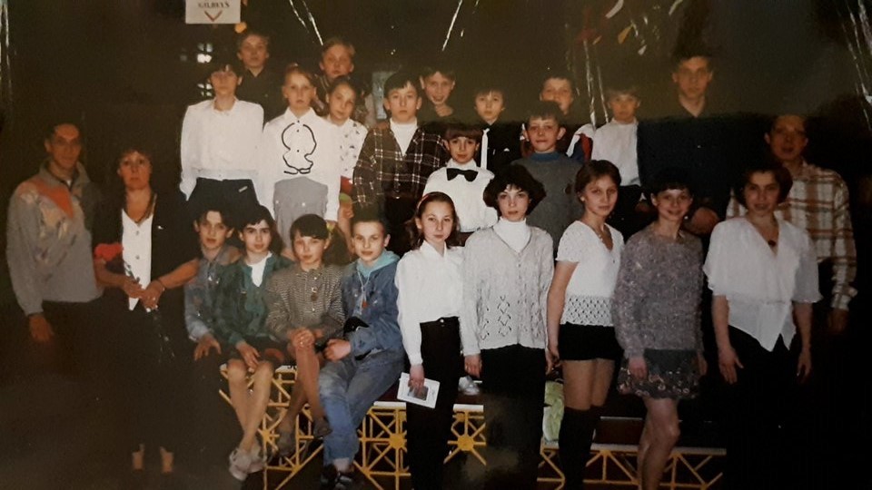 Фото из личного архива Алеси Корчагиной. Максим в нижнем ряду, слева.