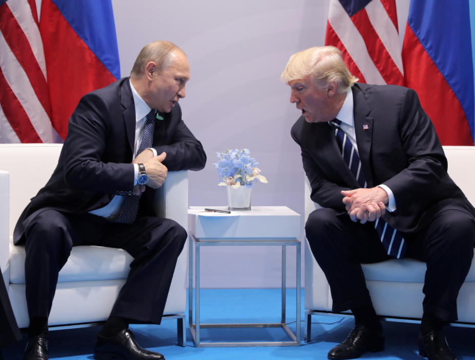 Первая встреча Владимира Путина и Дональда Трампа. Фото: &copy; REUTERS / Carlos Barria&nbsp;