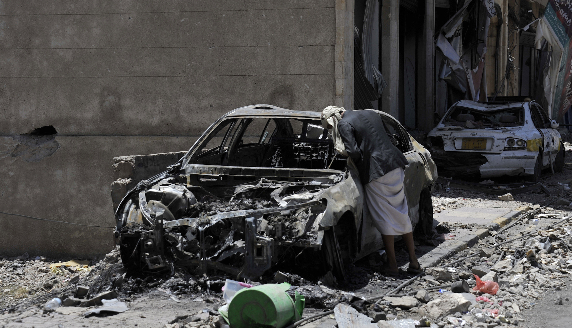 Последствия авиаударов коалиции арабских стран во главе с Саудовской Аравией в столице Йемена Сане. Фото: &copy; РИА Новости