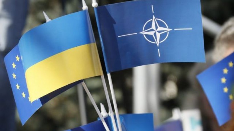 Флаги Украины и НАТО. Фото: &copy; REUTERS