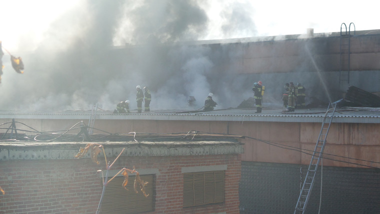 Пожар в цехе локомотивного депо в Сысерти. Фото: ura.ru