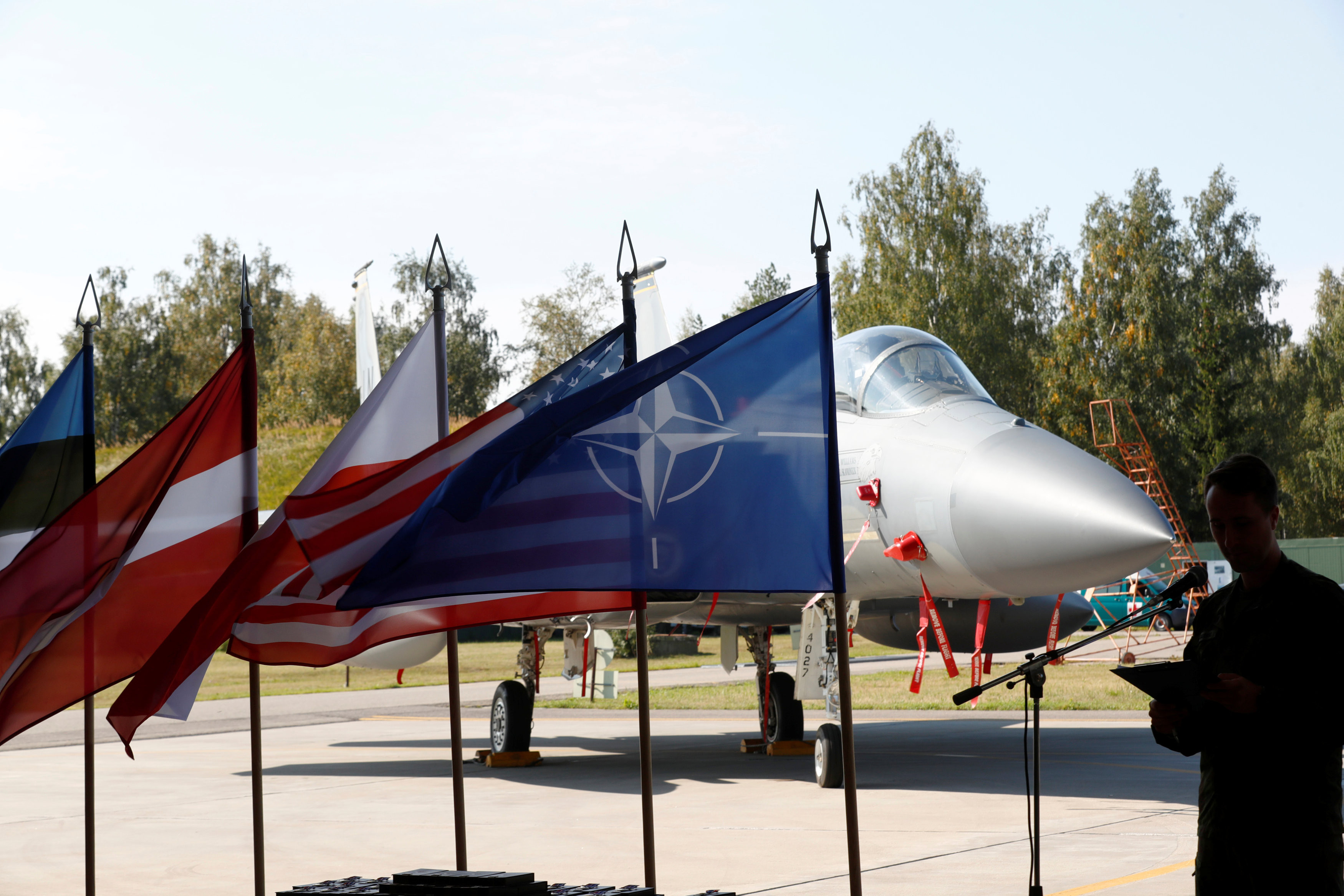 Флаги стран &mdash; участниц НАТО и самого Североатлантического Альянса. Фото: &copy;&nbsp;REUTERS/Ints Kalnins