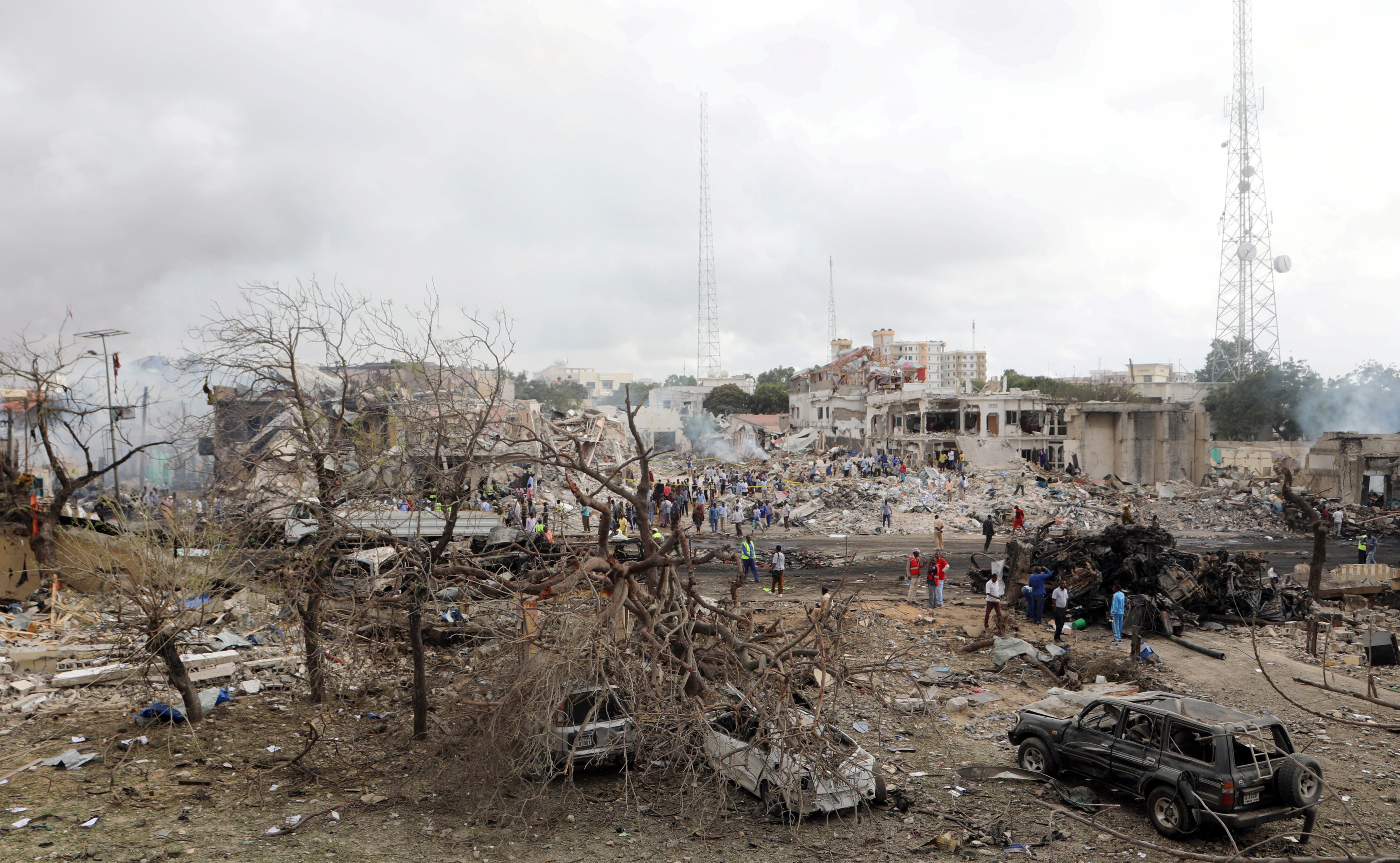 В Могадишо после взрыва. Фото: &copy; REUTERS/Feisal Omar