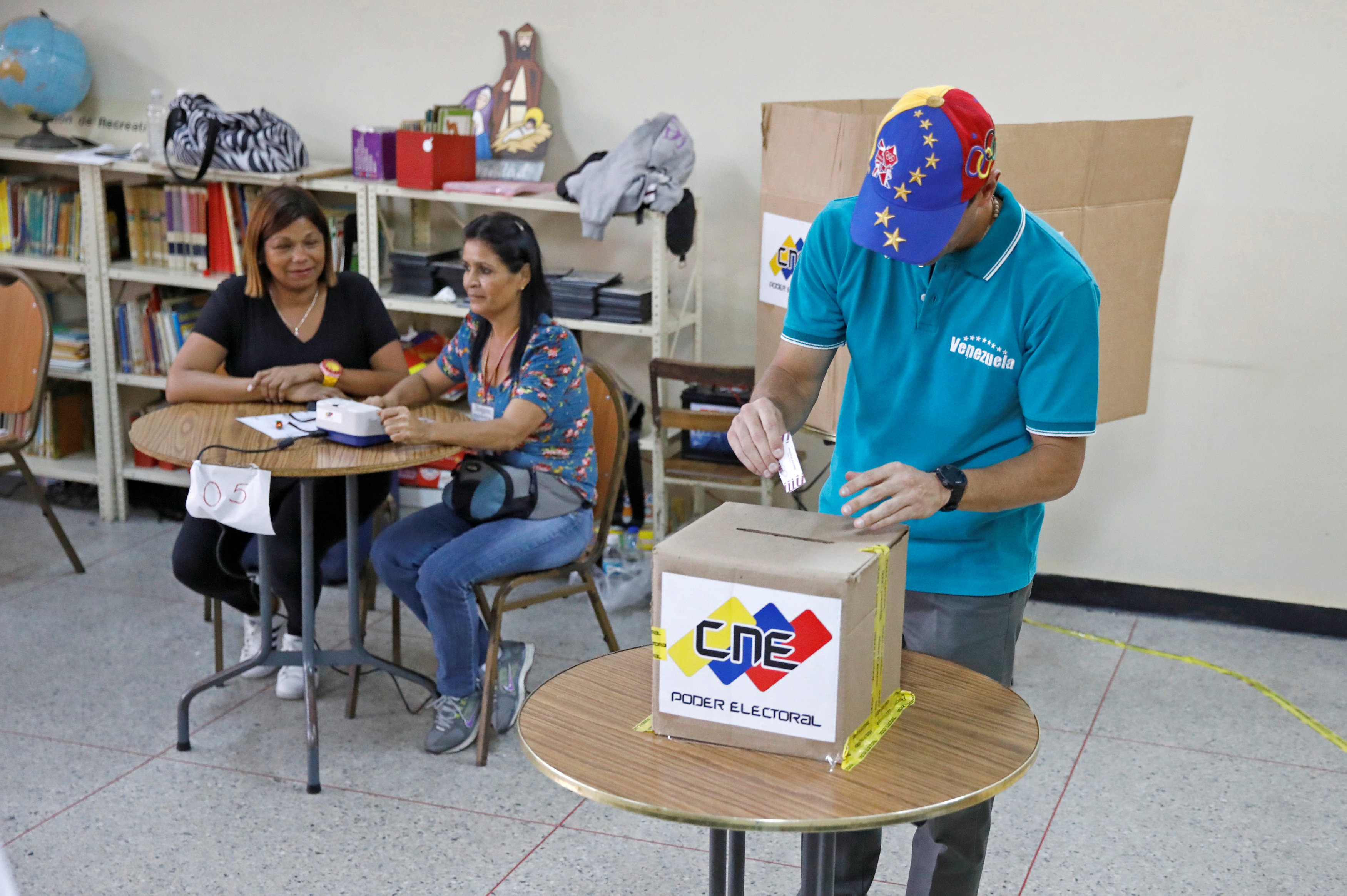 Избирательный участок в Венесуэле. Фото: &copy; REUTERS/Carlos Garcia Rawlins