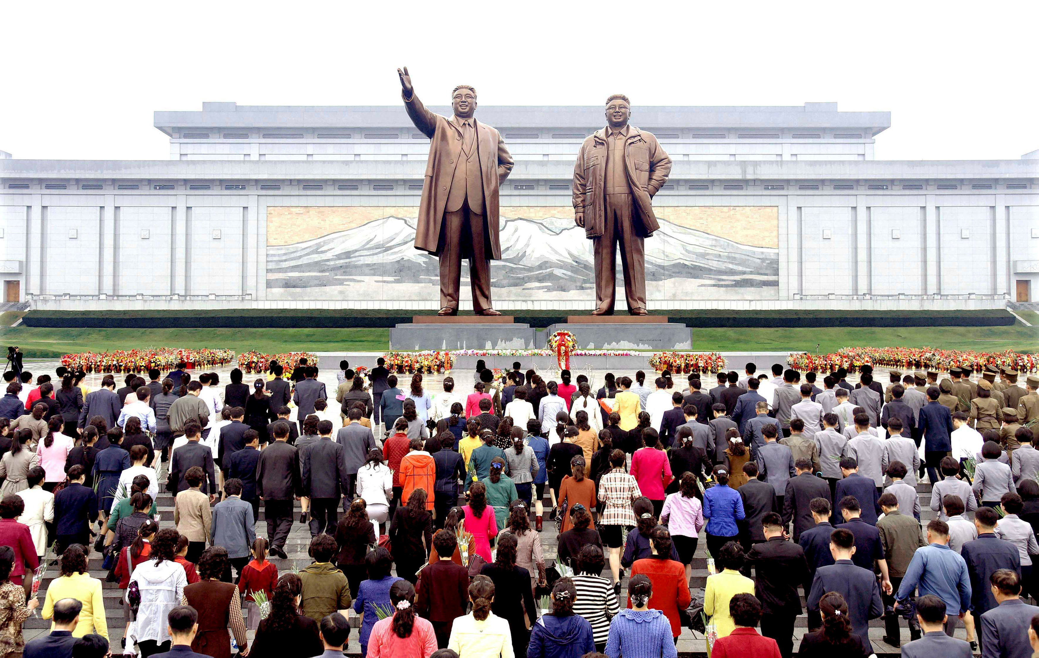 Население северной кореи на 2023 численность населения. Население Северной Кореи. Мавзолей КНДР.
