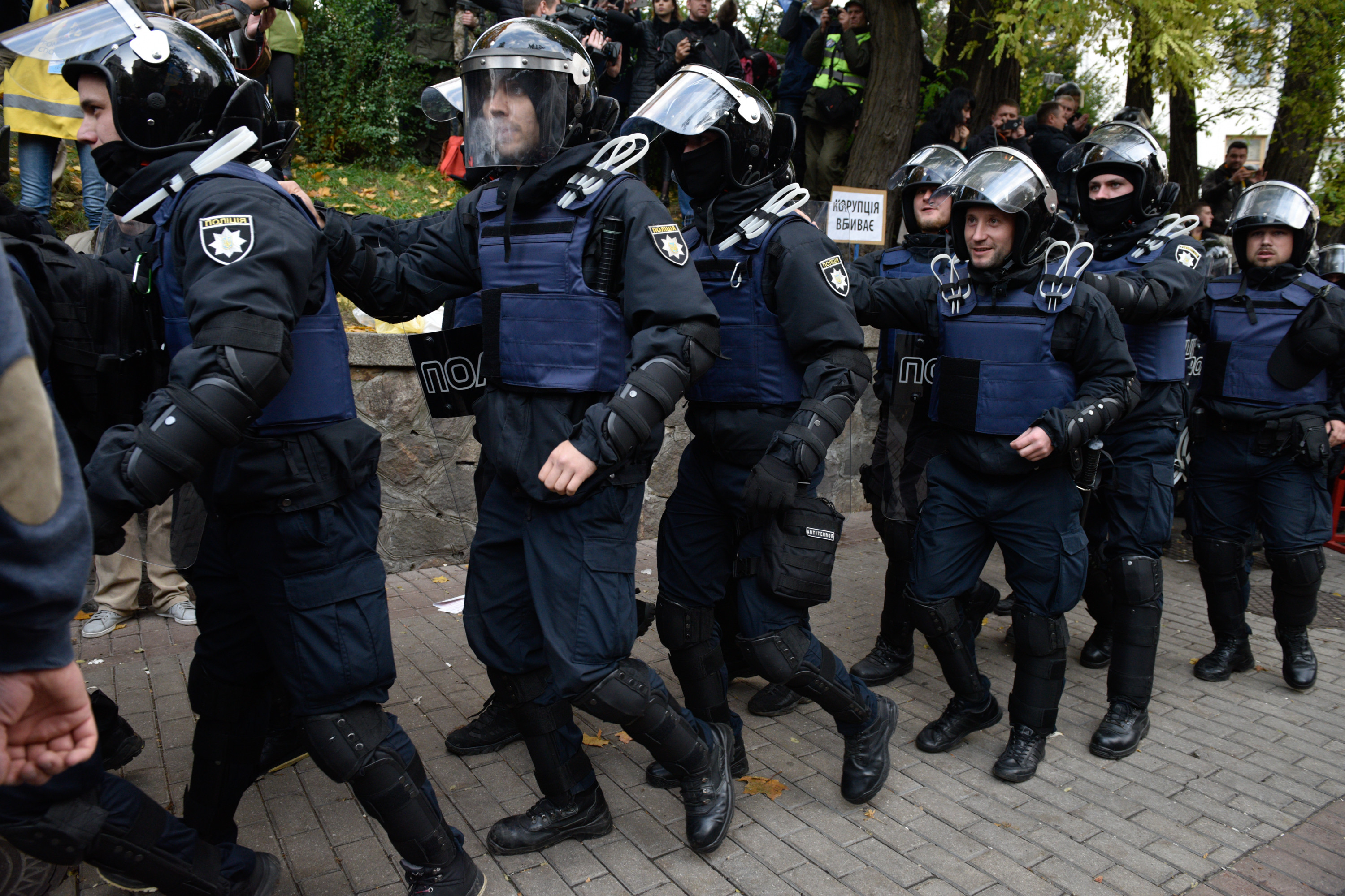 Сотрудники полиции во время акции протеста у здания Верховной рады Украины в Киеве. Фото: &copy;РИА Новости/Стрингер&nbsp;