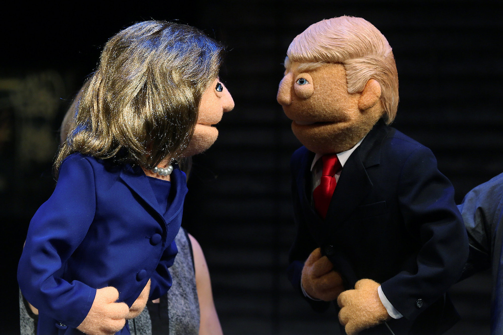 Куклы Хиллари Клинтон и Дональда Трампа. Фото: &copy;&nbsp;REUTERS/Carlo Allegri
