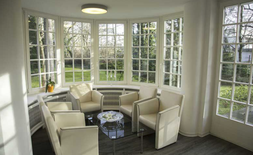 Место отдыха для пациентов. Скриншот sinis-aesthetics.de