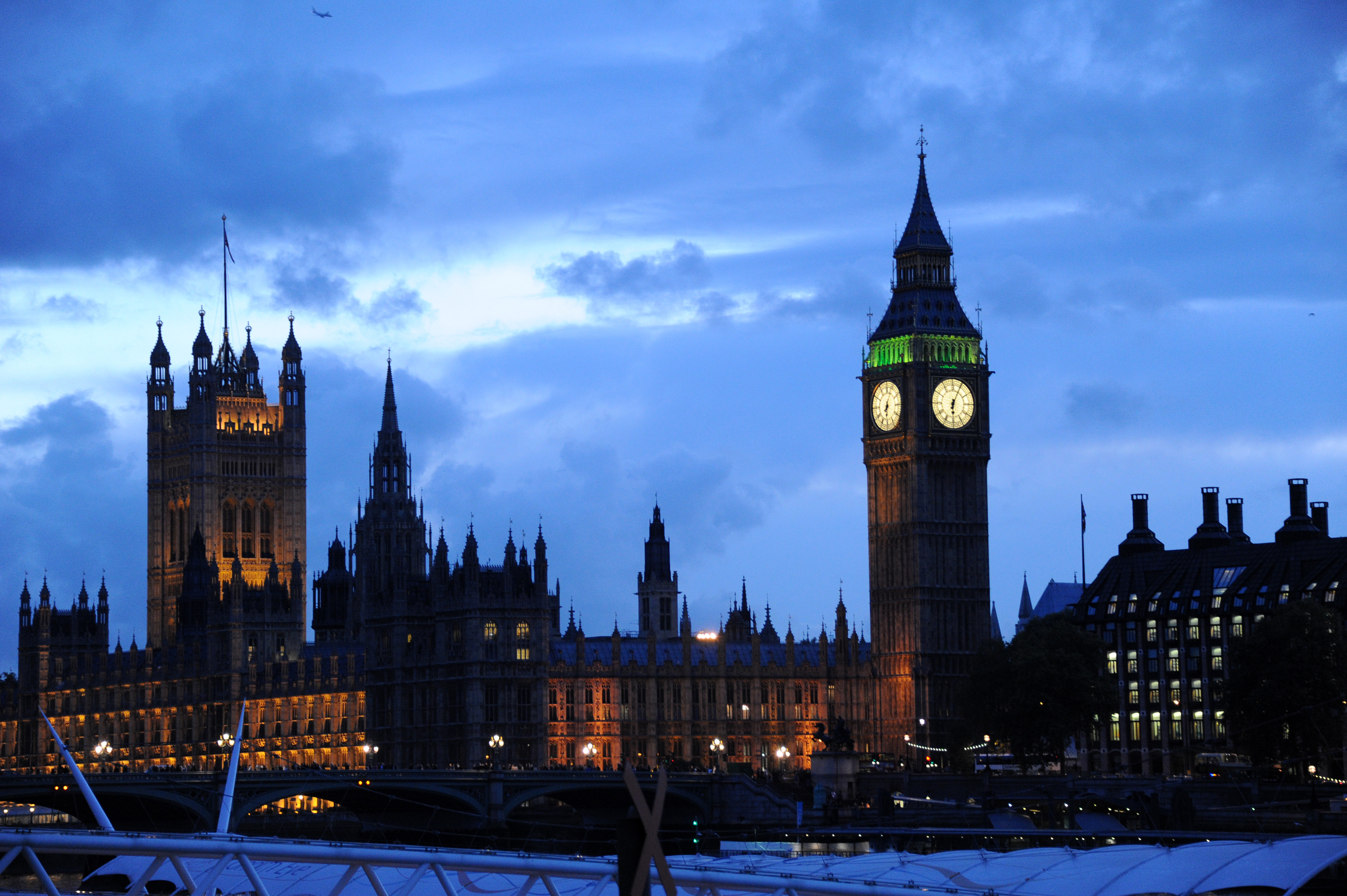 Вид на Вестминстерский дворец и Часовую башню с часами Биг-Бен в Лондоне. Фото: &copy; РИА Новости/Владимир Песня