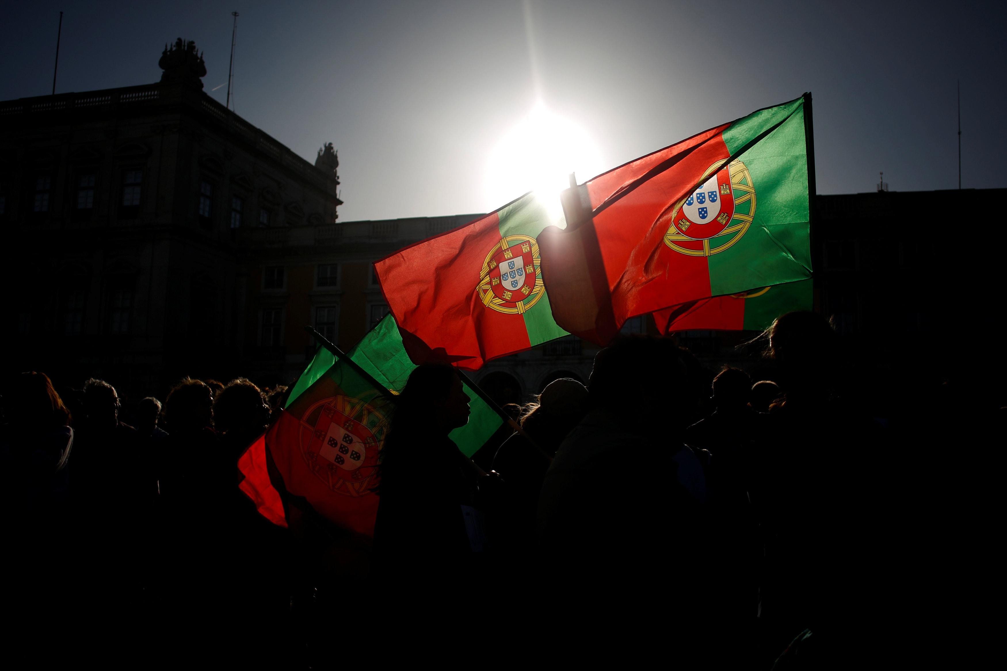 Флаги Португалии. Фото: &copy; REUTERS/Pedro Nunes