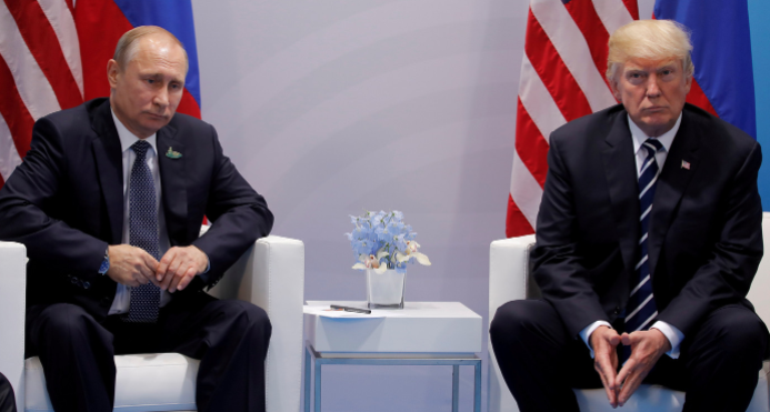 Президент России Владимир Путин и президент США Дональд Трамп на встрече в рамках саммита G20 в Гамбурге. Фото: &copy; REUTERS/Carlos Barria&nbsp;