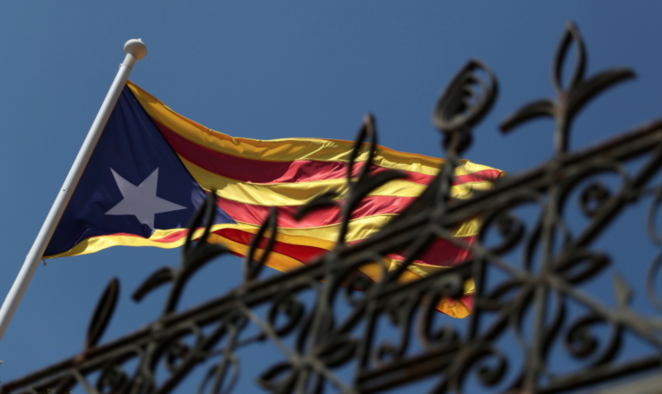 Неофициальный флаг Каталонии. Фото: &copy; REUTERS/Albert Gea