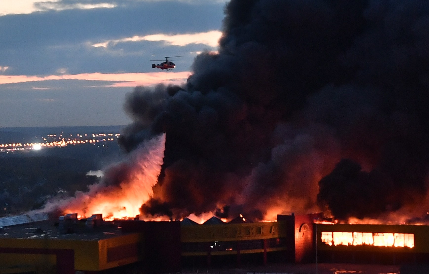 Пожар на строительном рынке "Синдика". Фото: &copy;РИА Новости/Максим Блинов